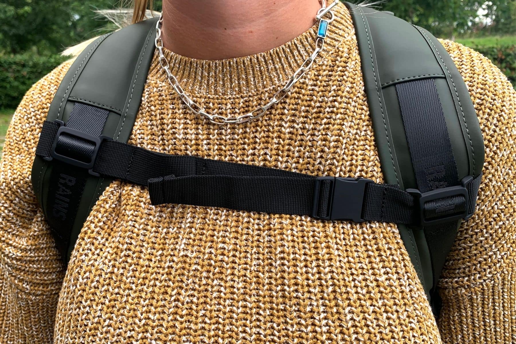 the-rains-trail-mountaineer-bag-adjustable-chest-strap
