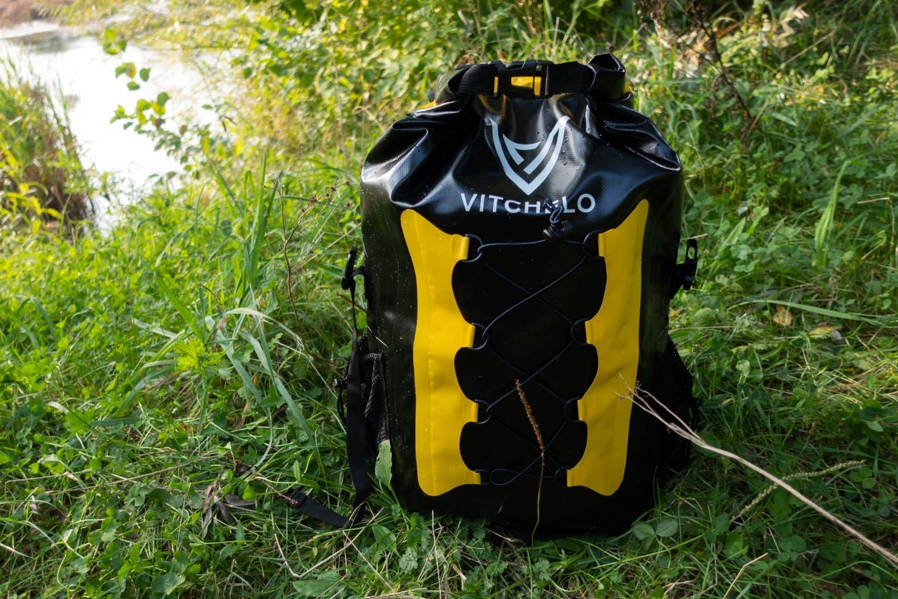 vitchelo-30l-waterproof-standing-on-grass