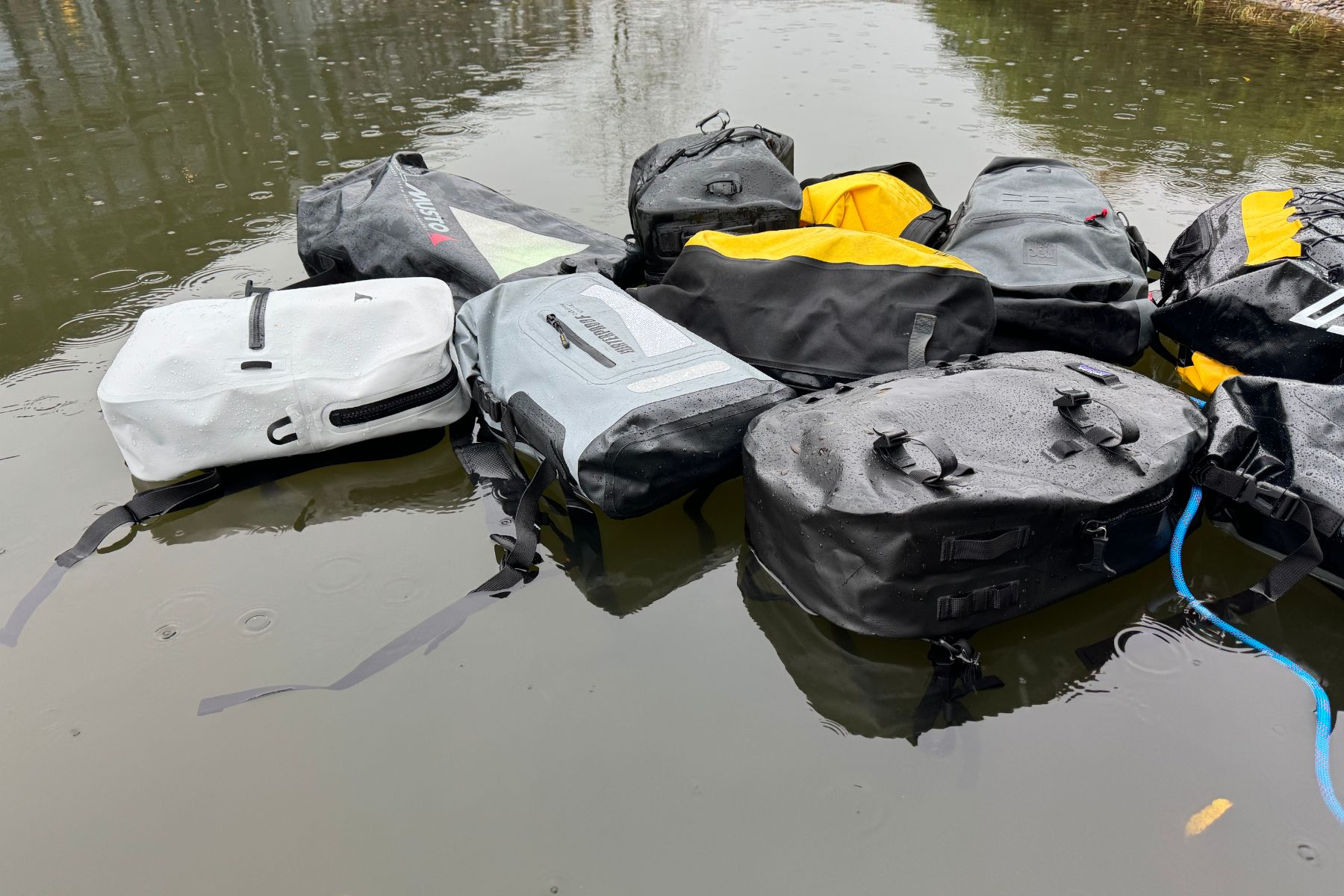 waterproof-backpacks-guide-bags-float