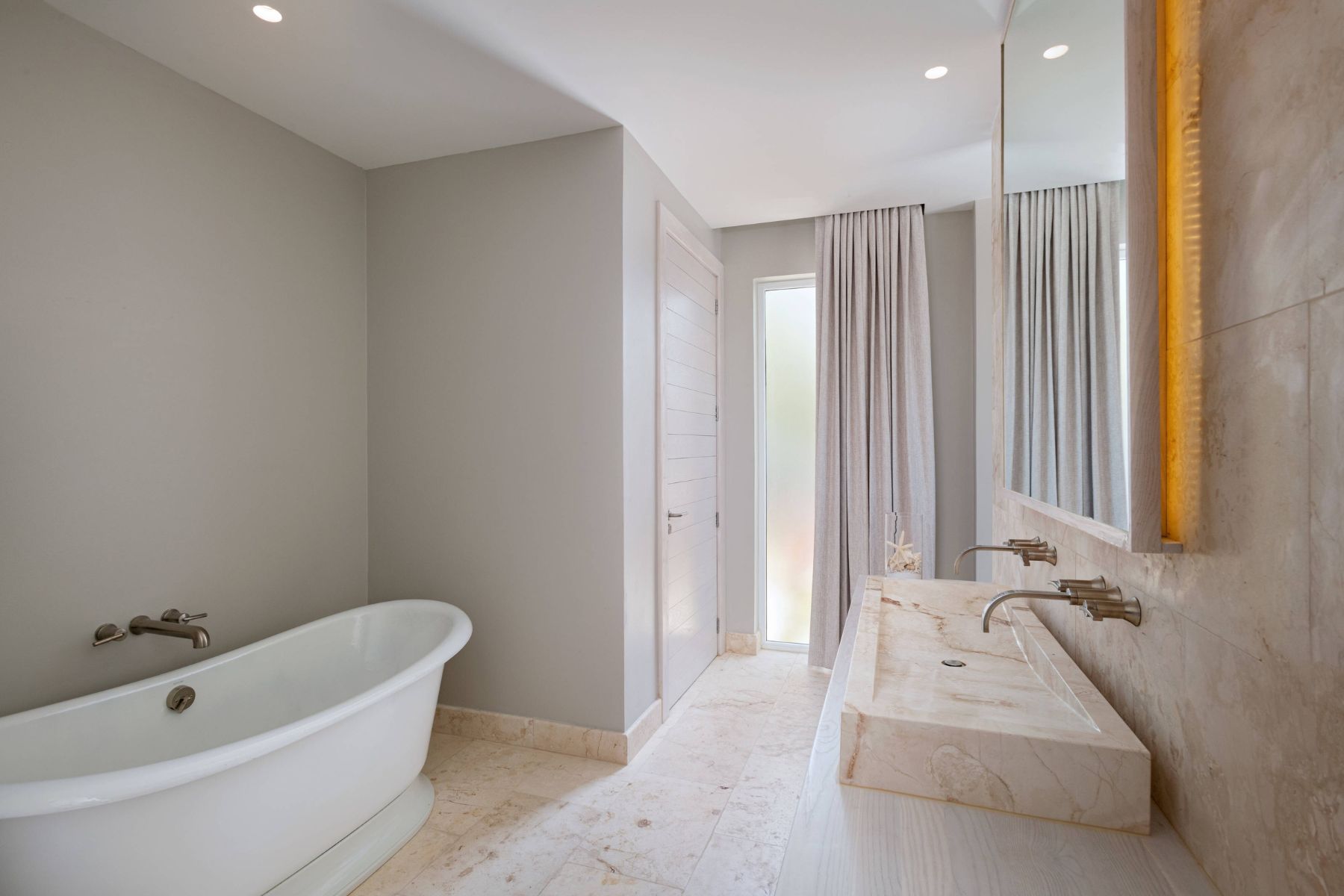 alaia-belize-an-autograph-collection-resort-tub