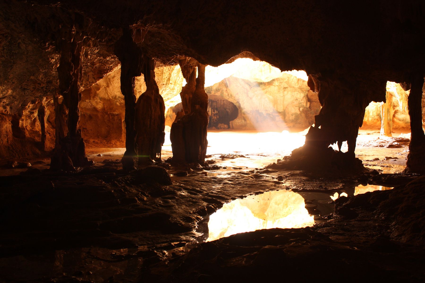 Natural Pool & Indian Caves Tour