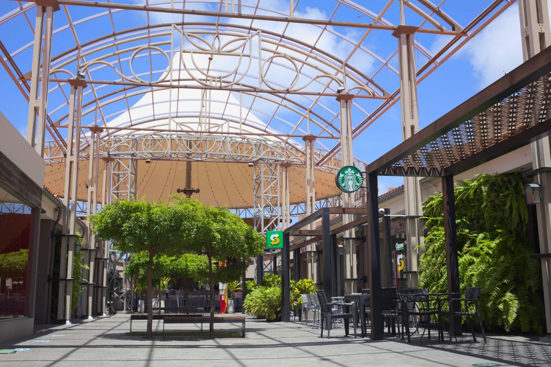 aruba-visitors-guide-food-court