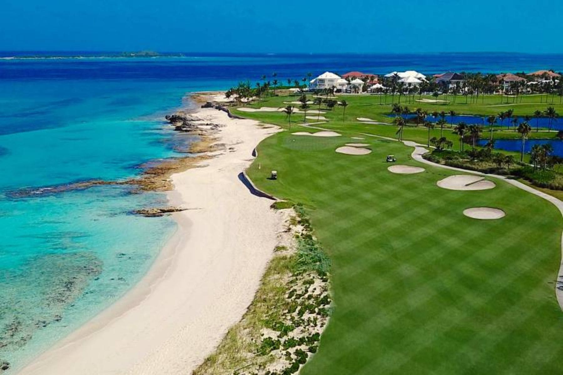 atlantis-paradise-island-bahamas-shore