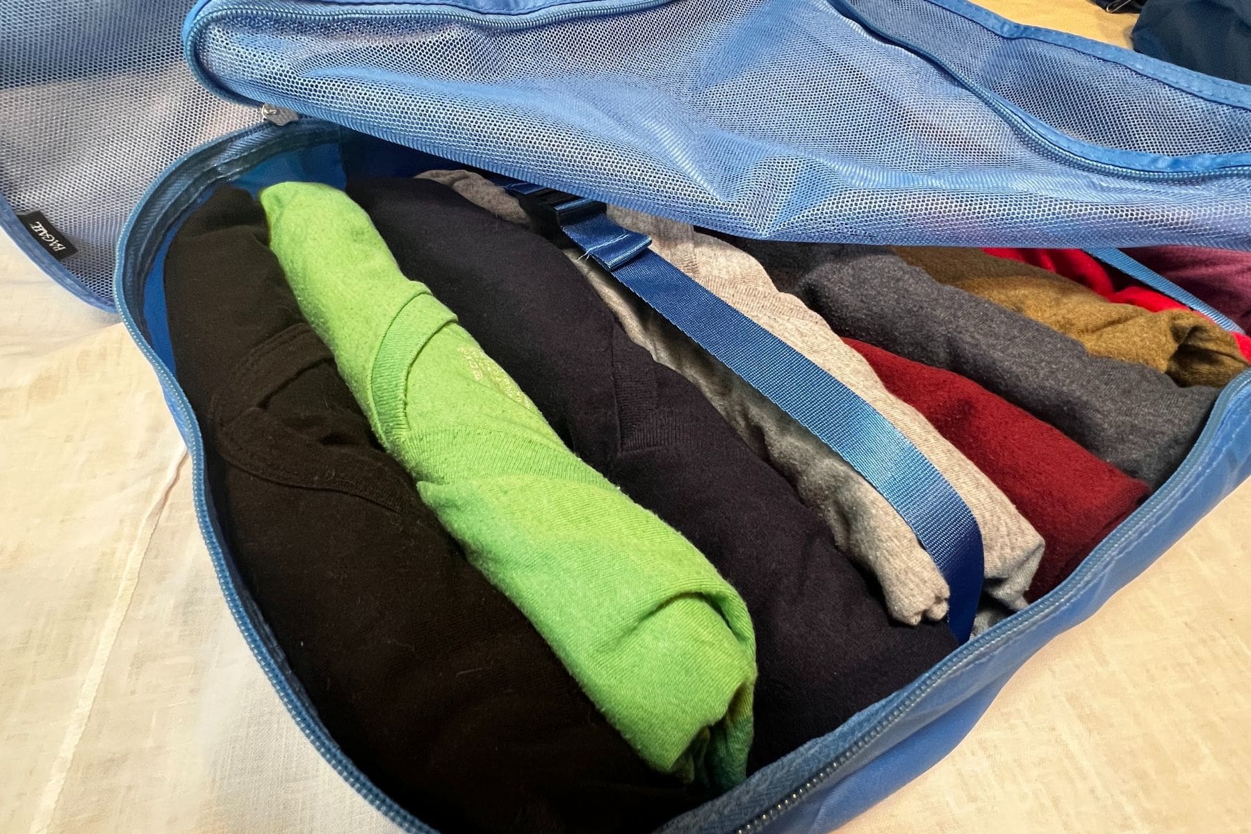 bagail packing inside with mesh