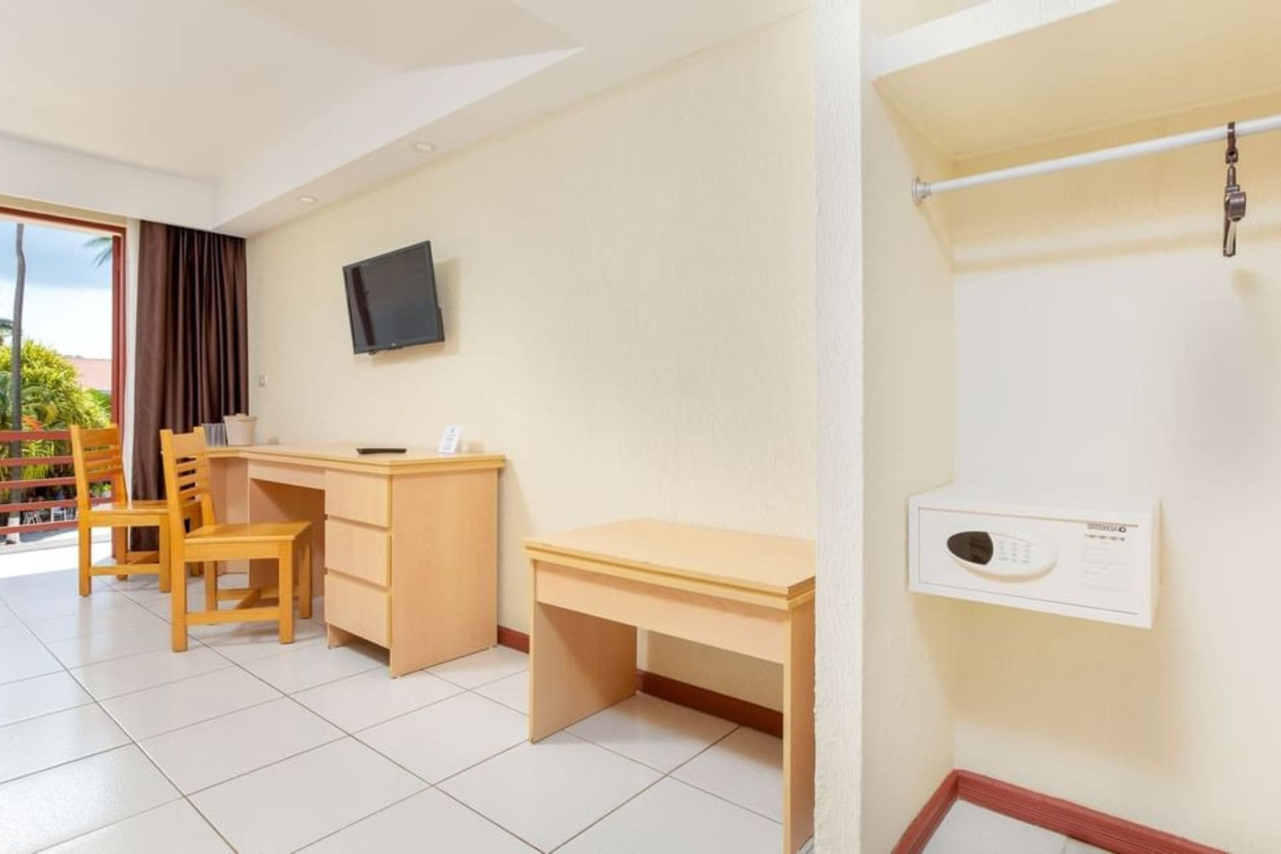 best-western-jaco-beach-living-room