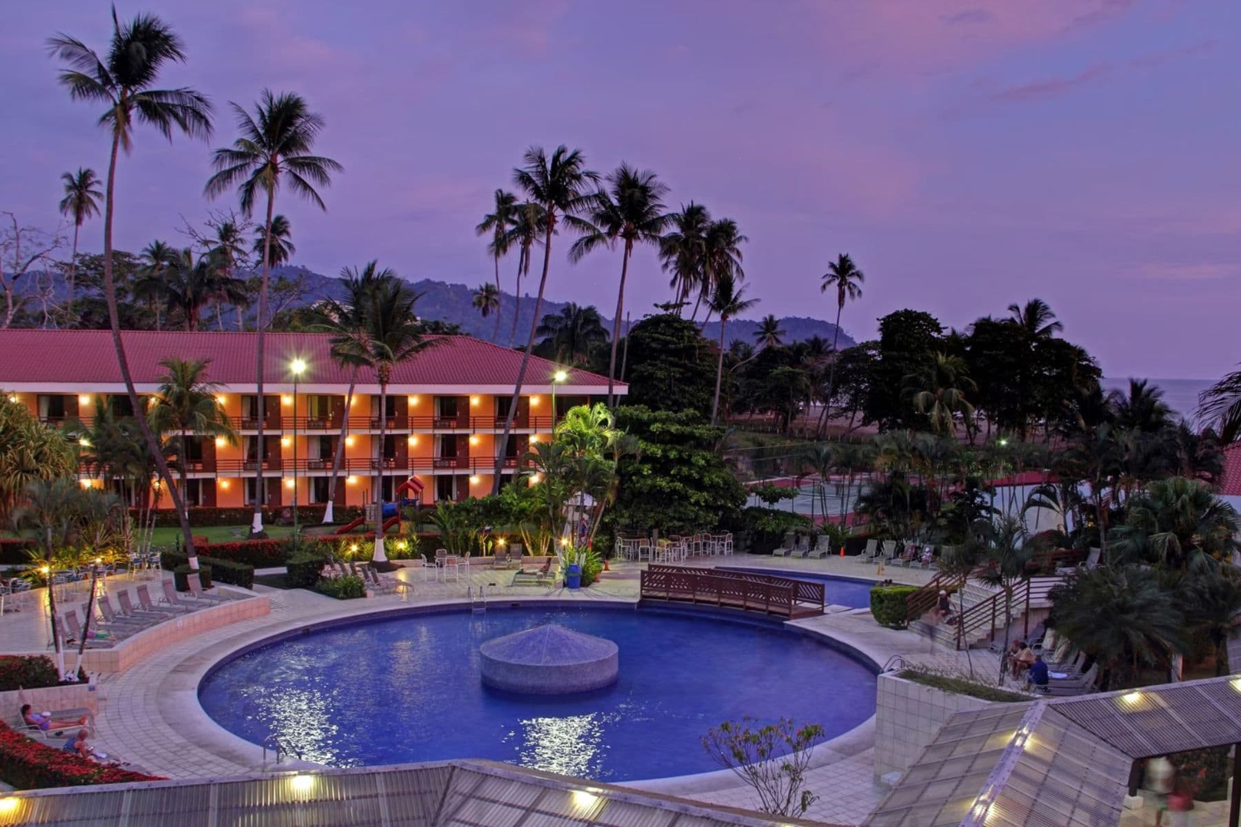 best-western-jaco-beach-night