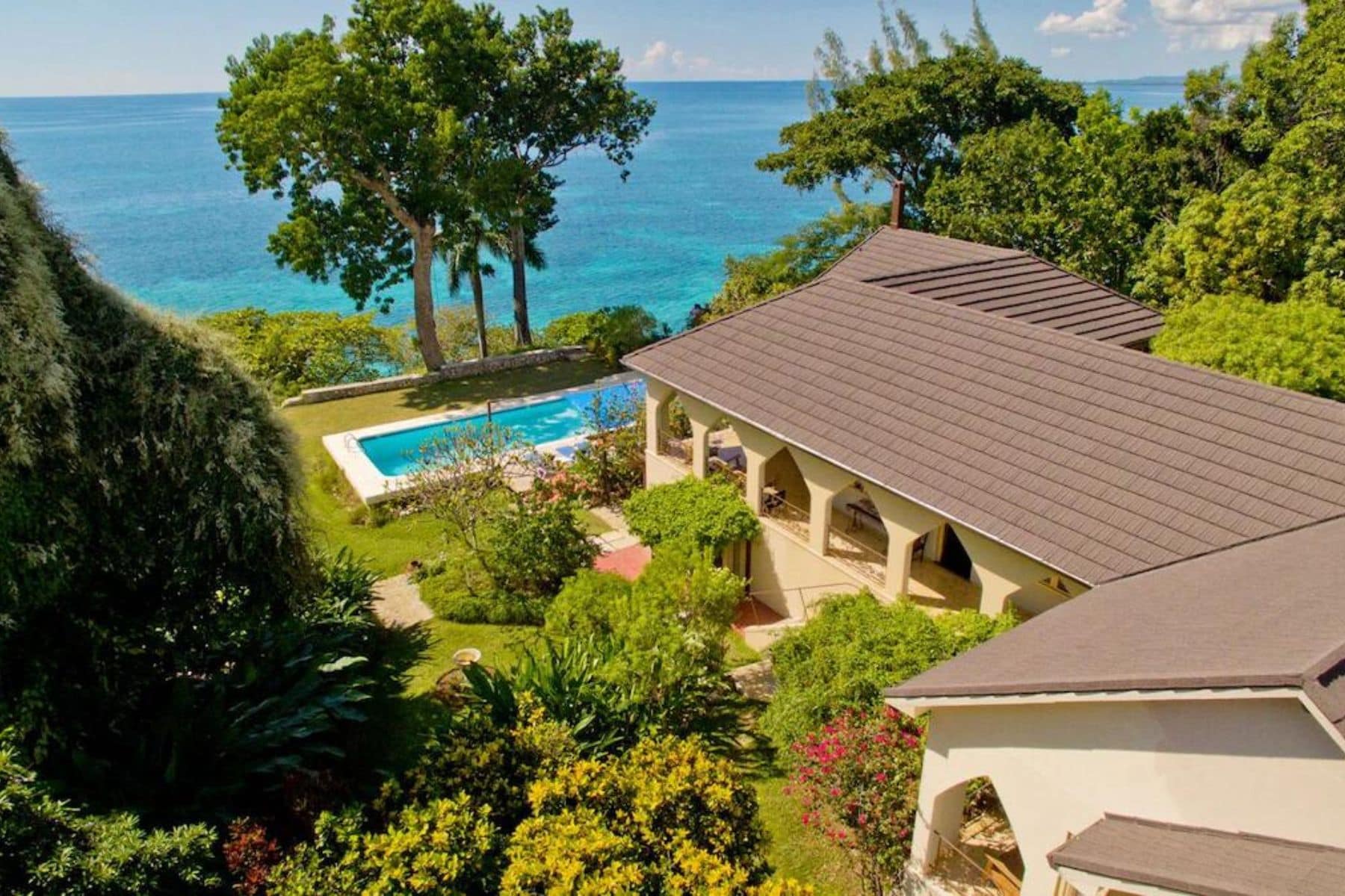 bluefields-bay-villas-jamaica-roof