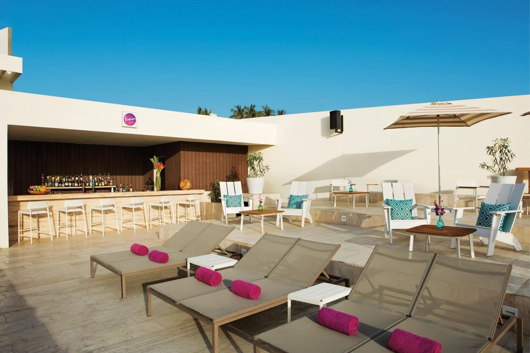 breathless-cabo-san-lucas-resort-outdoor-bar