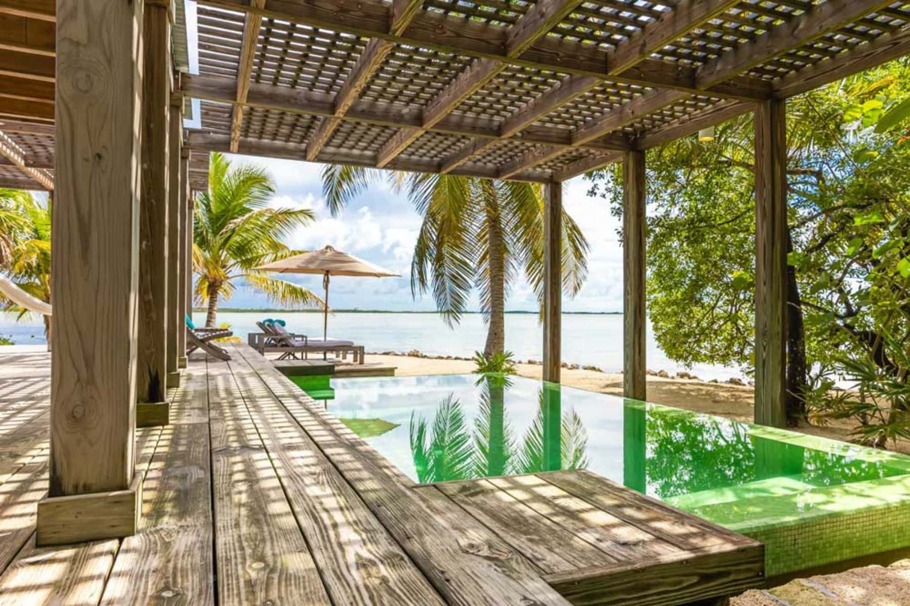 cayo-espanto-pool