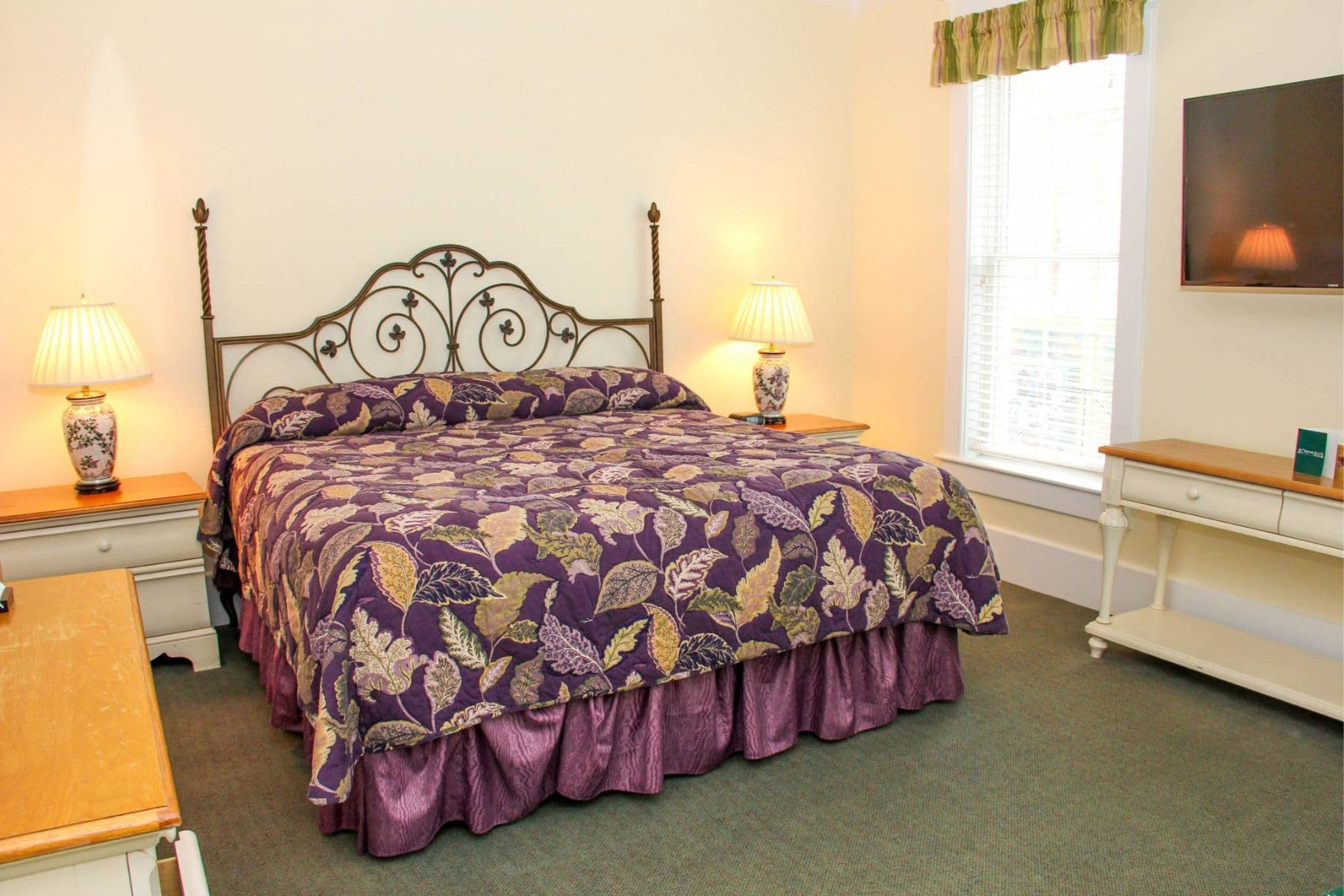 chippewa-hotel-waterfront-room