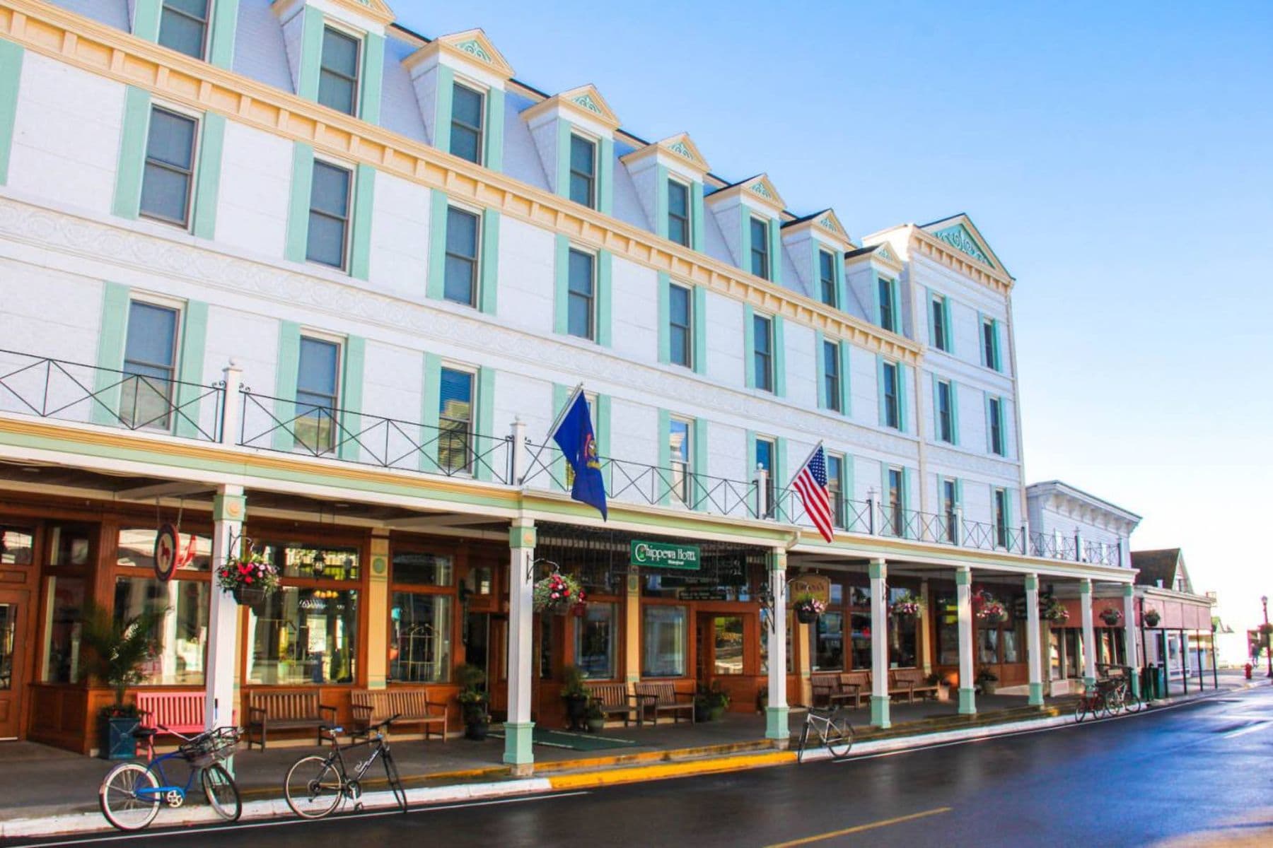 chippewa-hotel-waterfront-side
