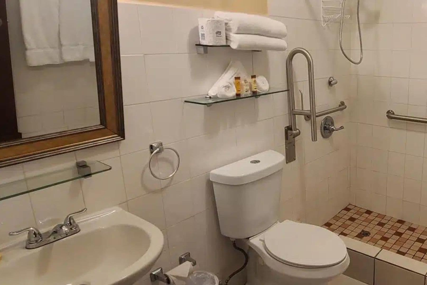 combate-beach-resort-bathroom
