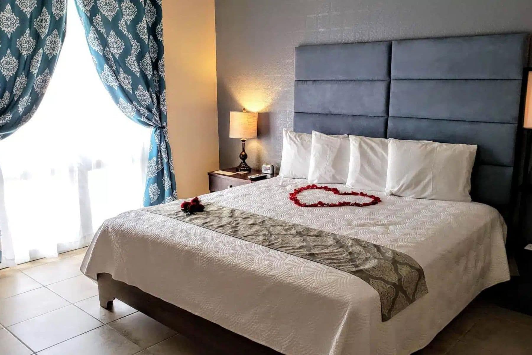 combate-beach-resort-bedroom