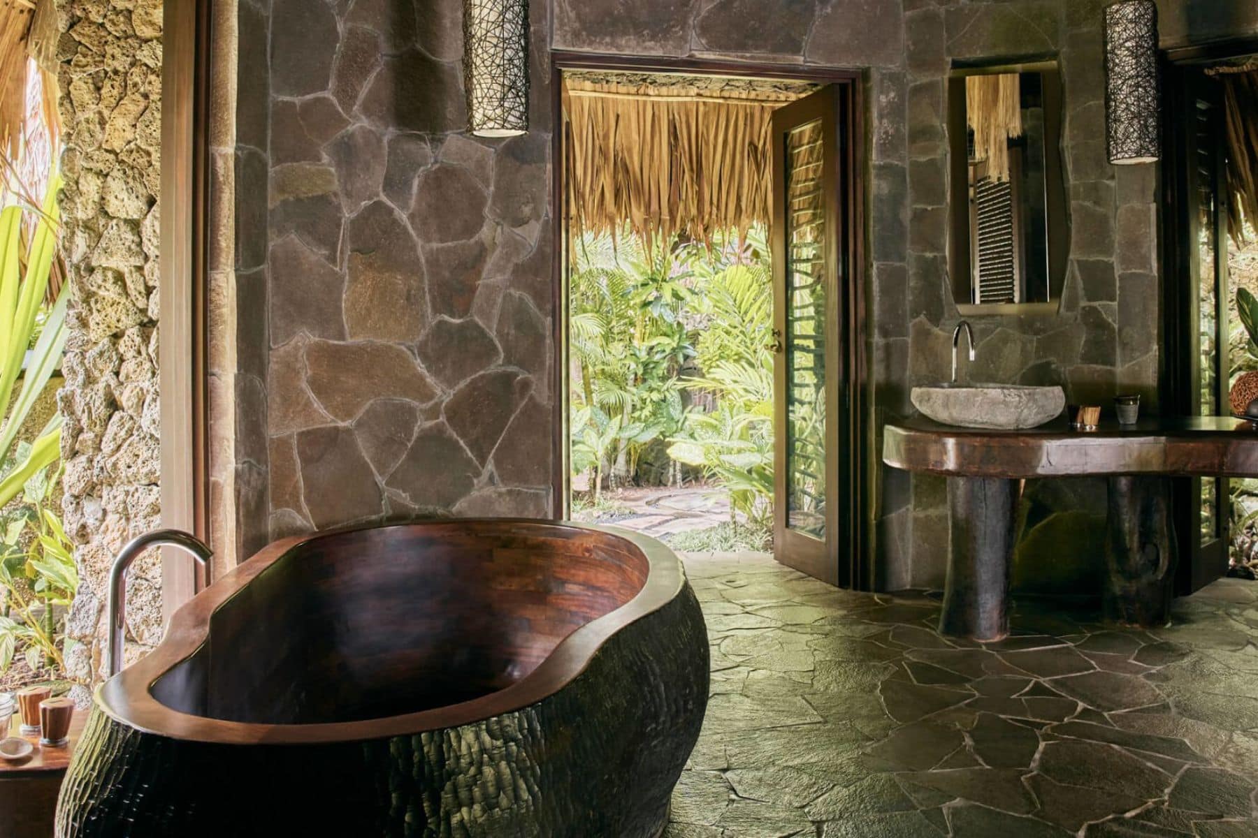 como-laucala-island-bath-tub