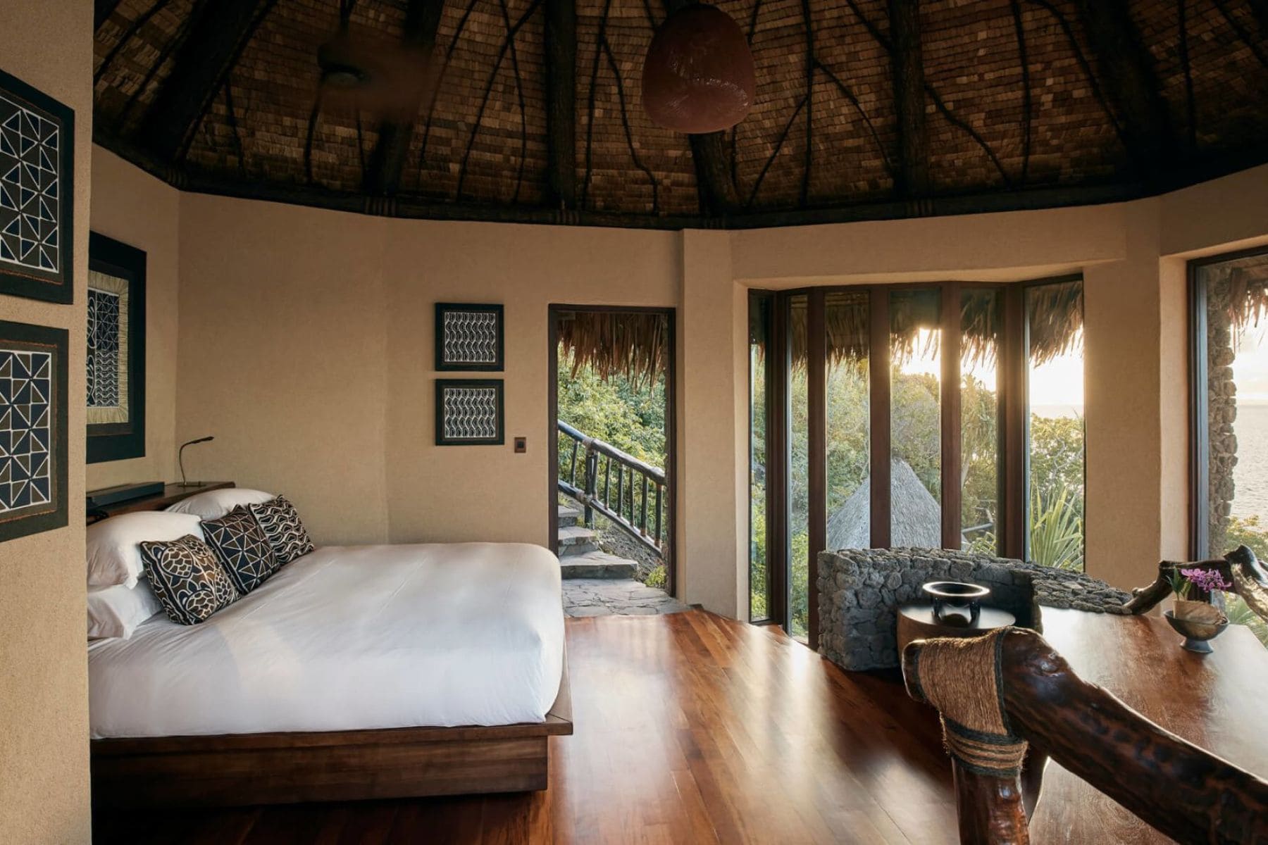 como-laucala-island-bed