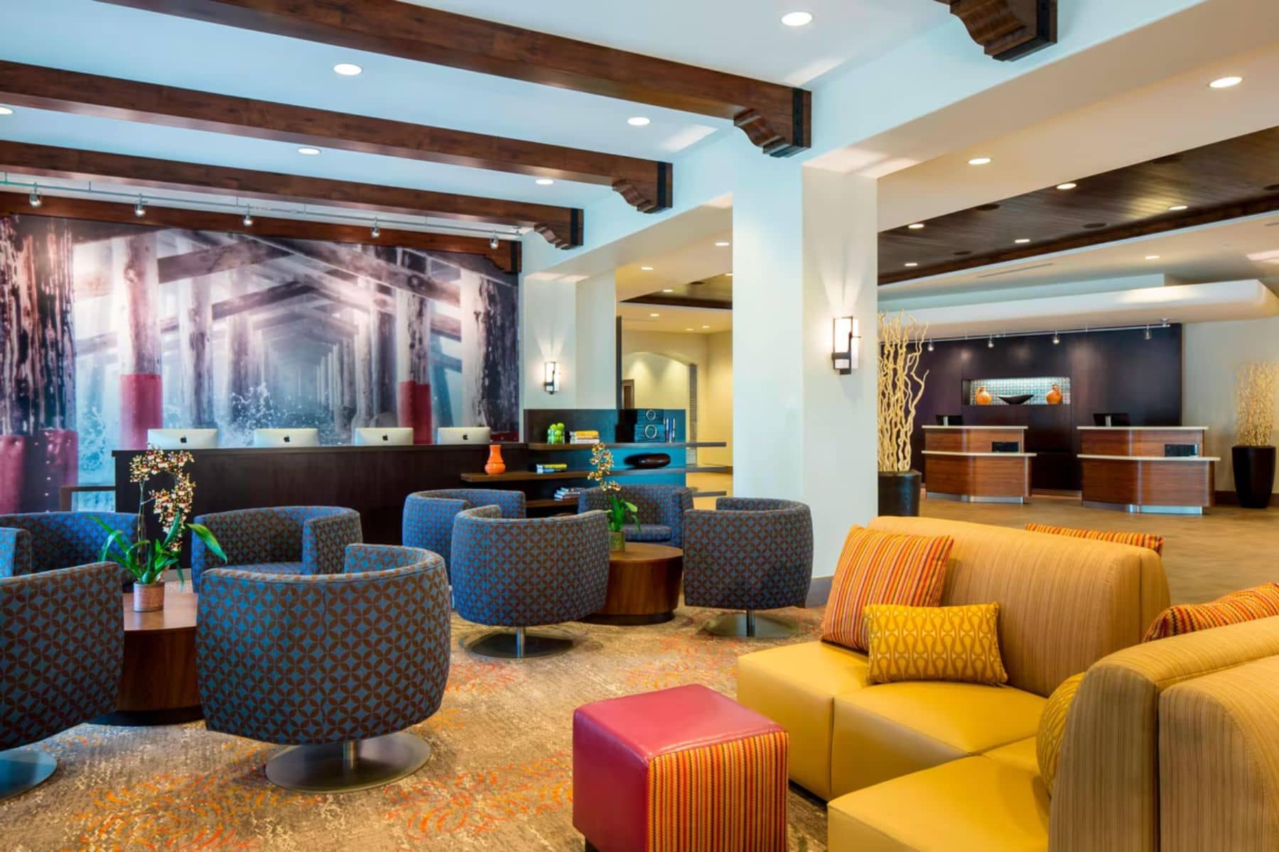 Courtyard By Marriott Anaheim Lobby