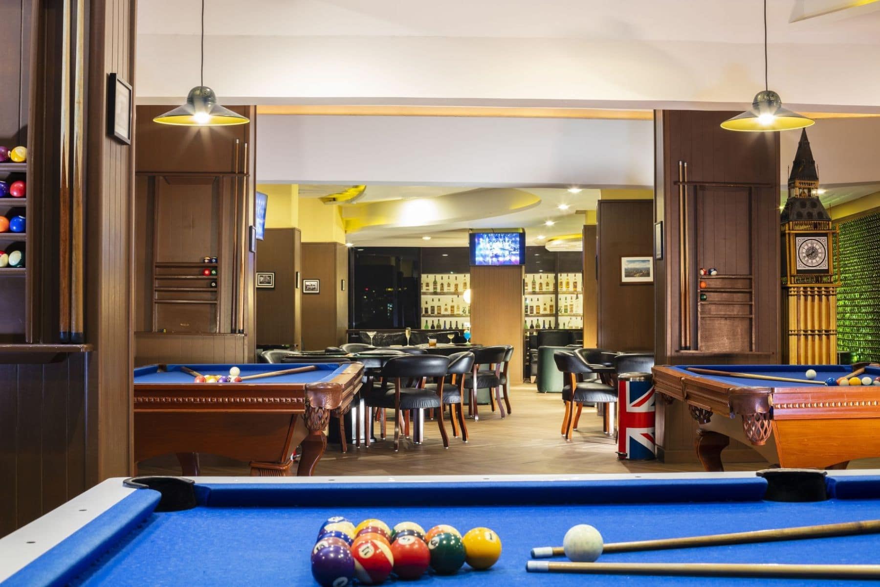 crown-paradise-club-cancun-billiard