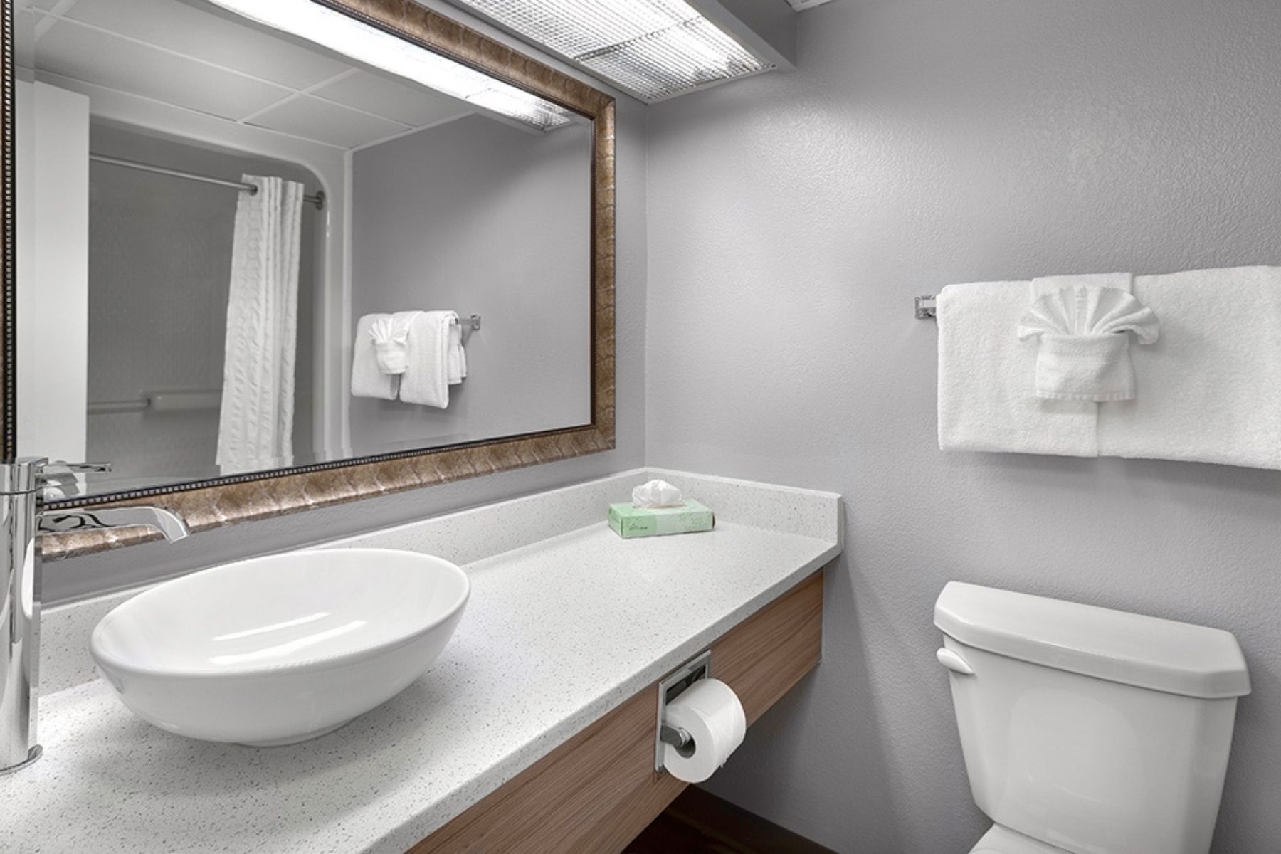 Crown Reef Beach Resort And Waterpark Bathroom