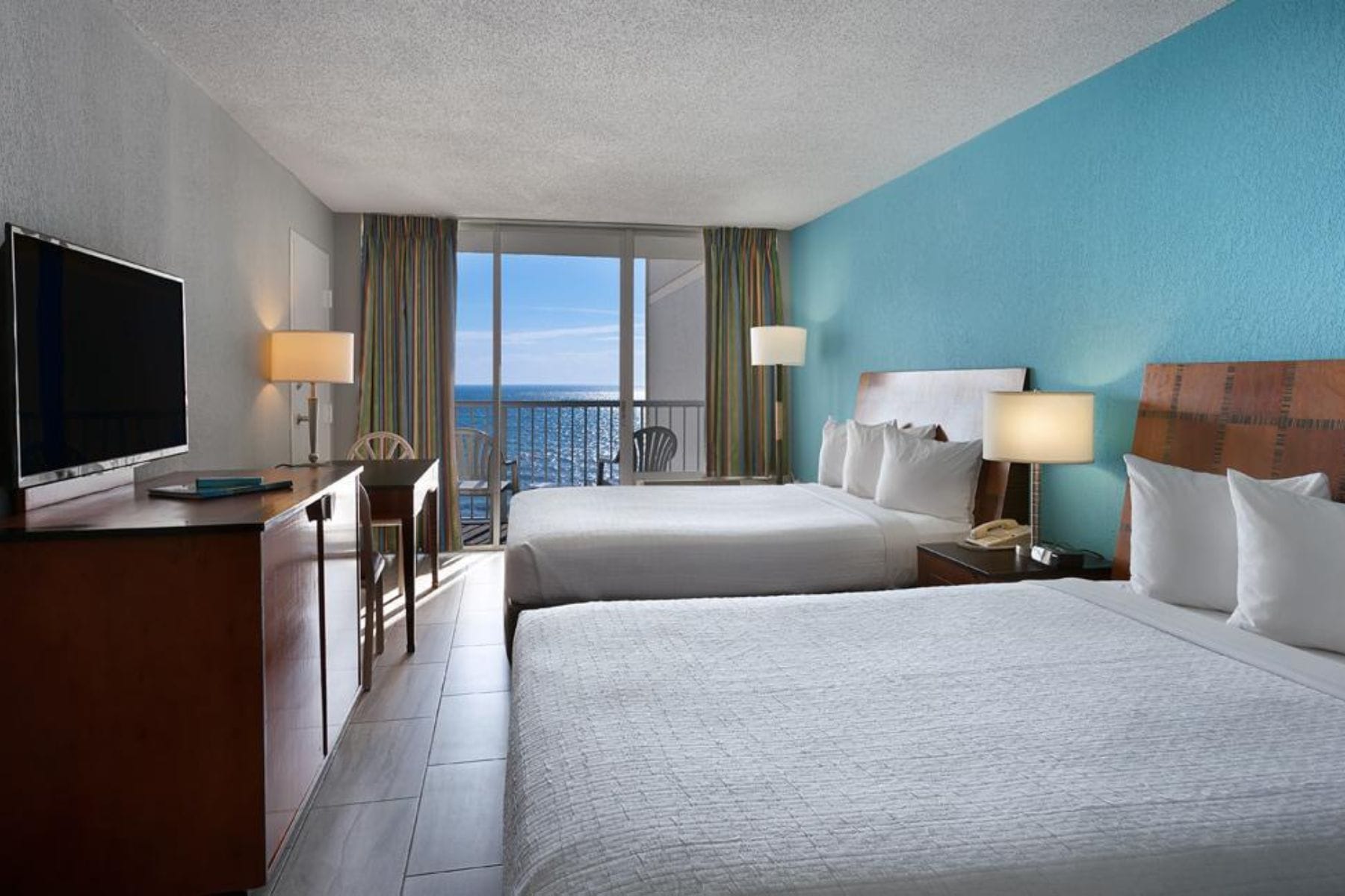 Crown Reef Beach Resort And Waterpark Beds