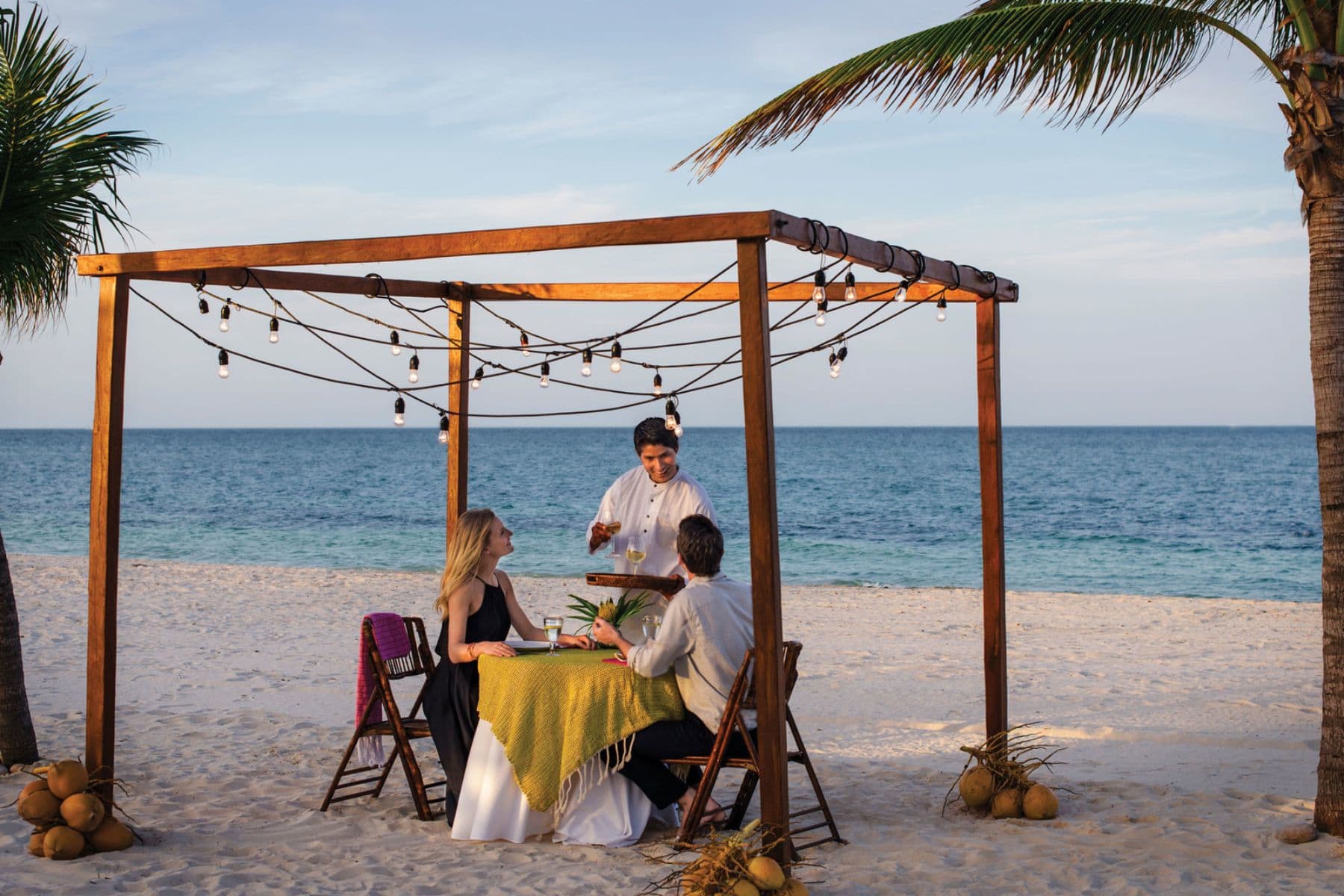 excellence-playa-mujeres-beach-dinner