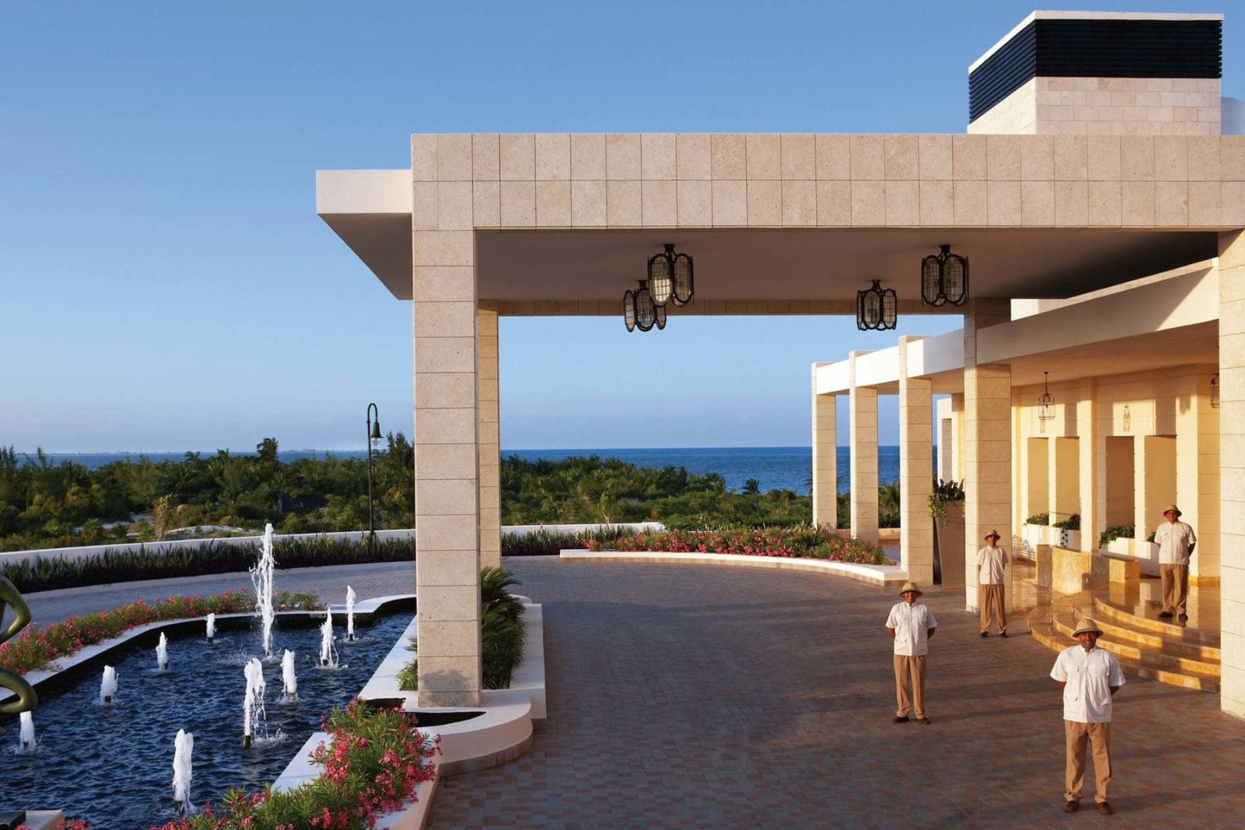 excellence-playa-mujeres-motor-lobby