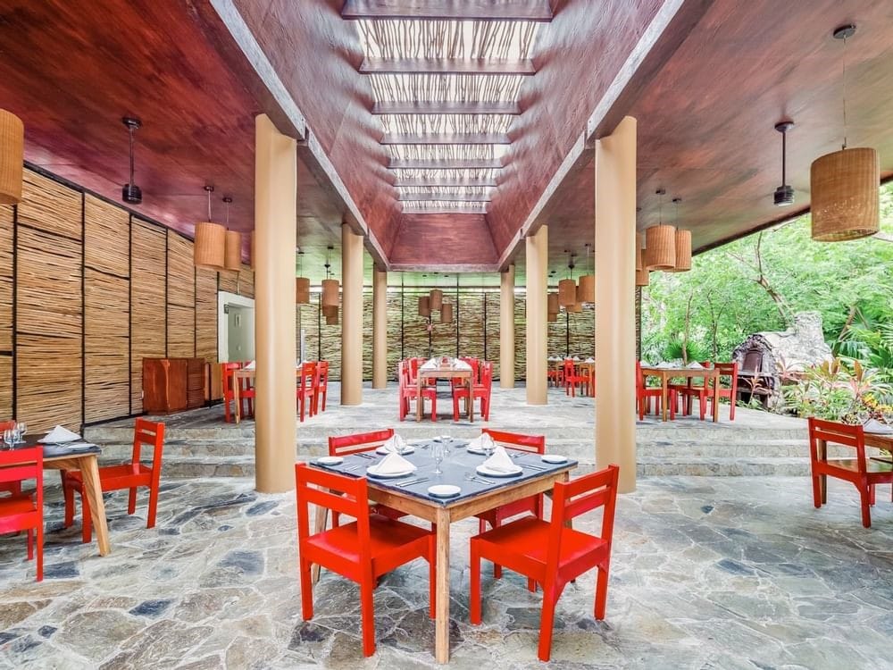 Explorean Cozumel Restaurant Tables