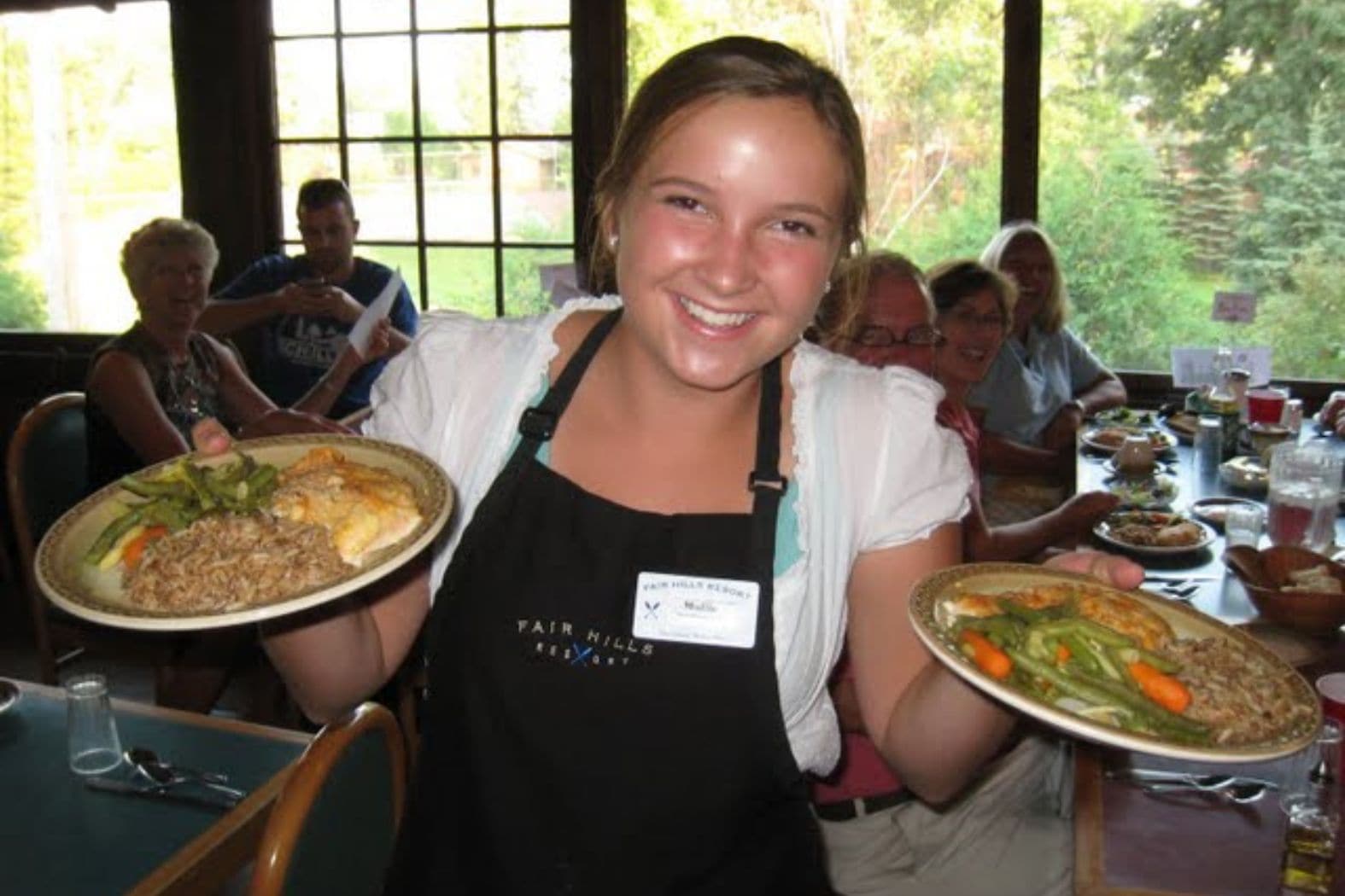 fair-hills-resort-detroit-lakes-minnesota-waiter