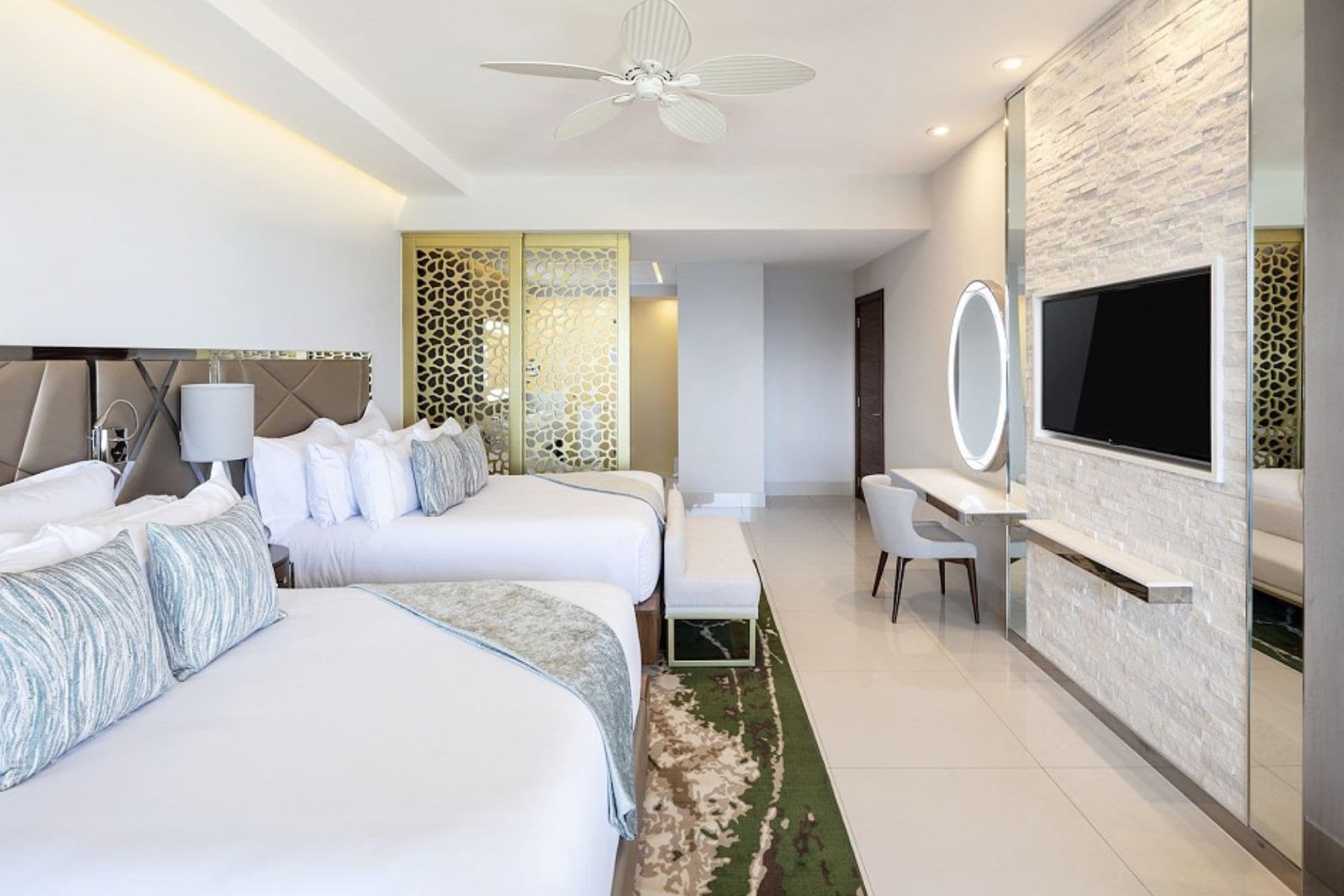 garza-blanca-resort-and-spa-los-cabos-three-beds