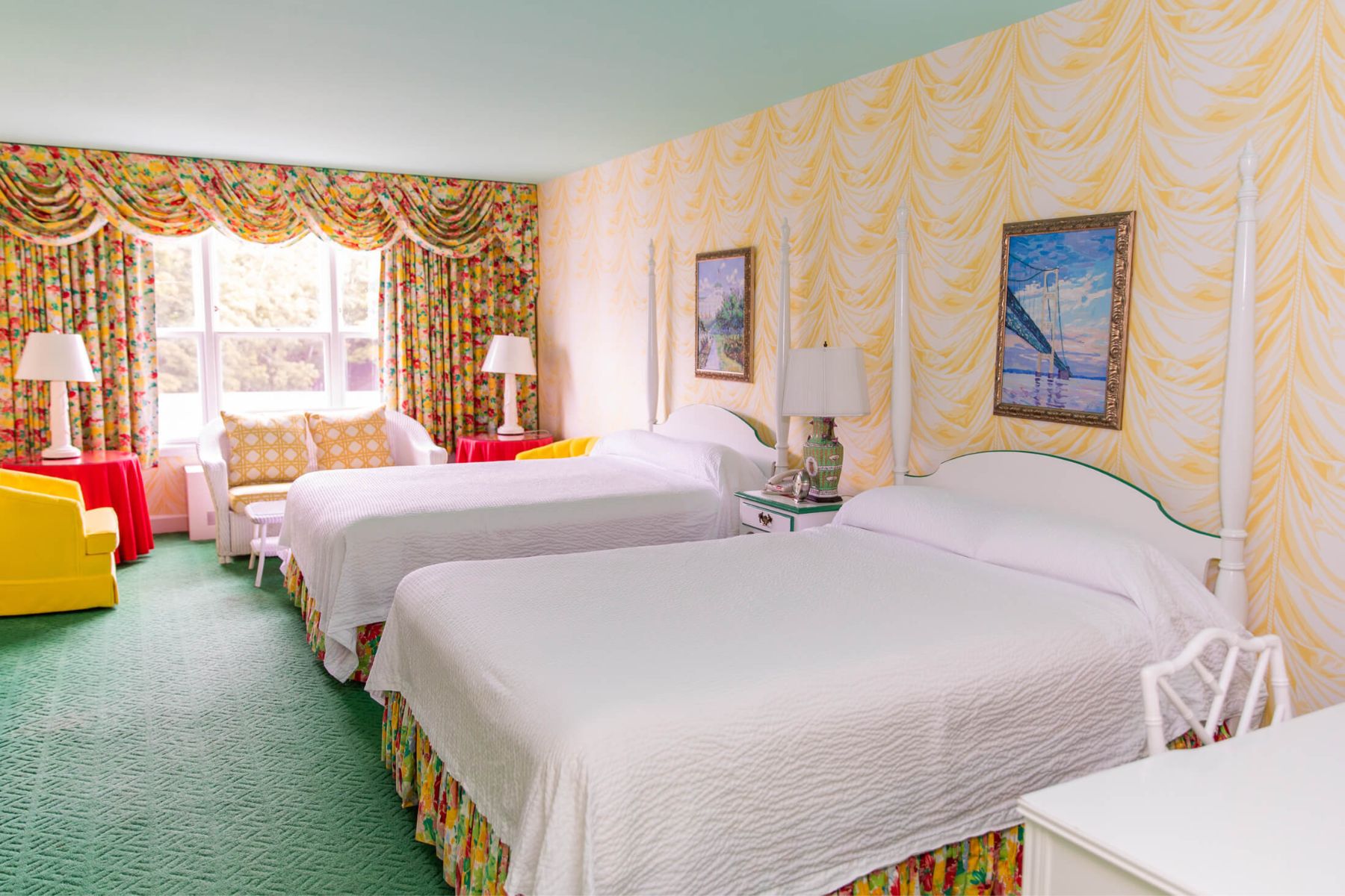 grand-hotel-mackinac-island-michigan-beds