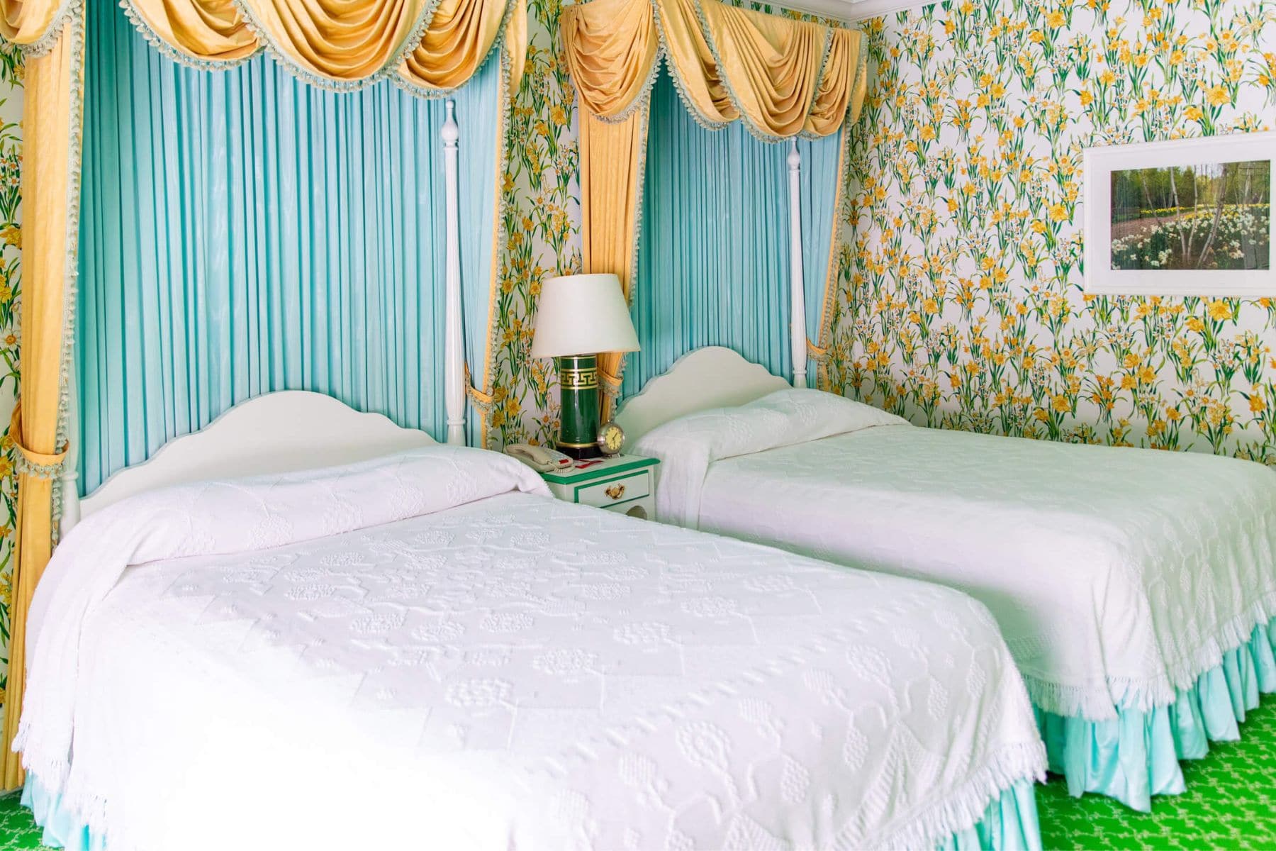 grand-hotel-mackinac-island-michigan-two-beds