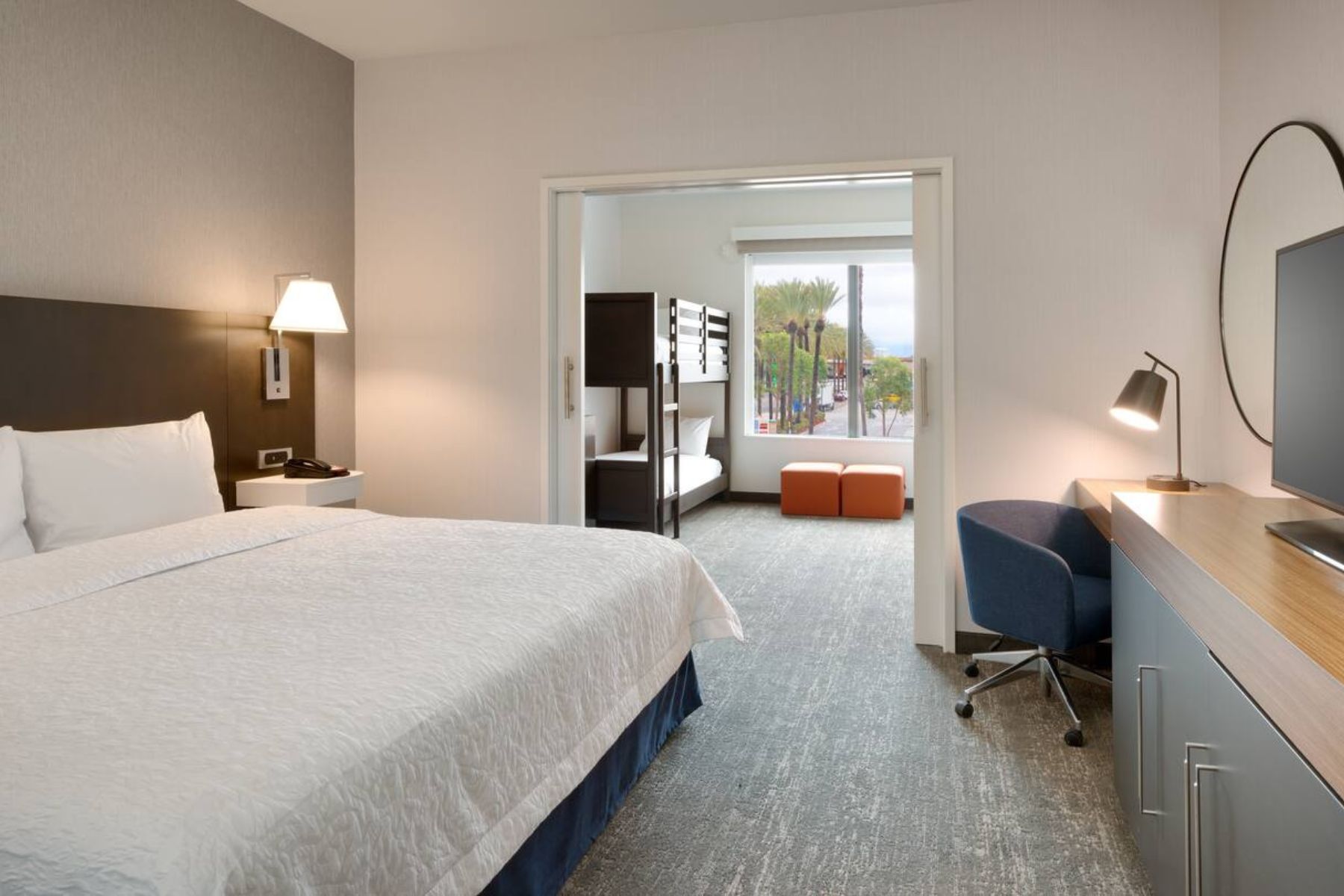 Hampton Inn And Suites Anaheim Bed
