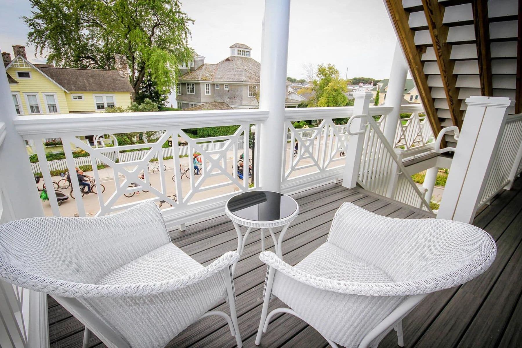 harbour-view-inn-balcony