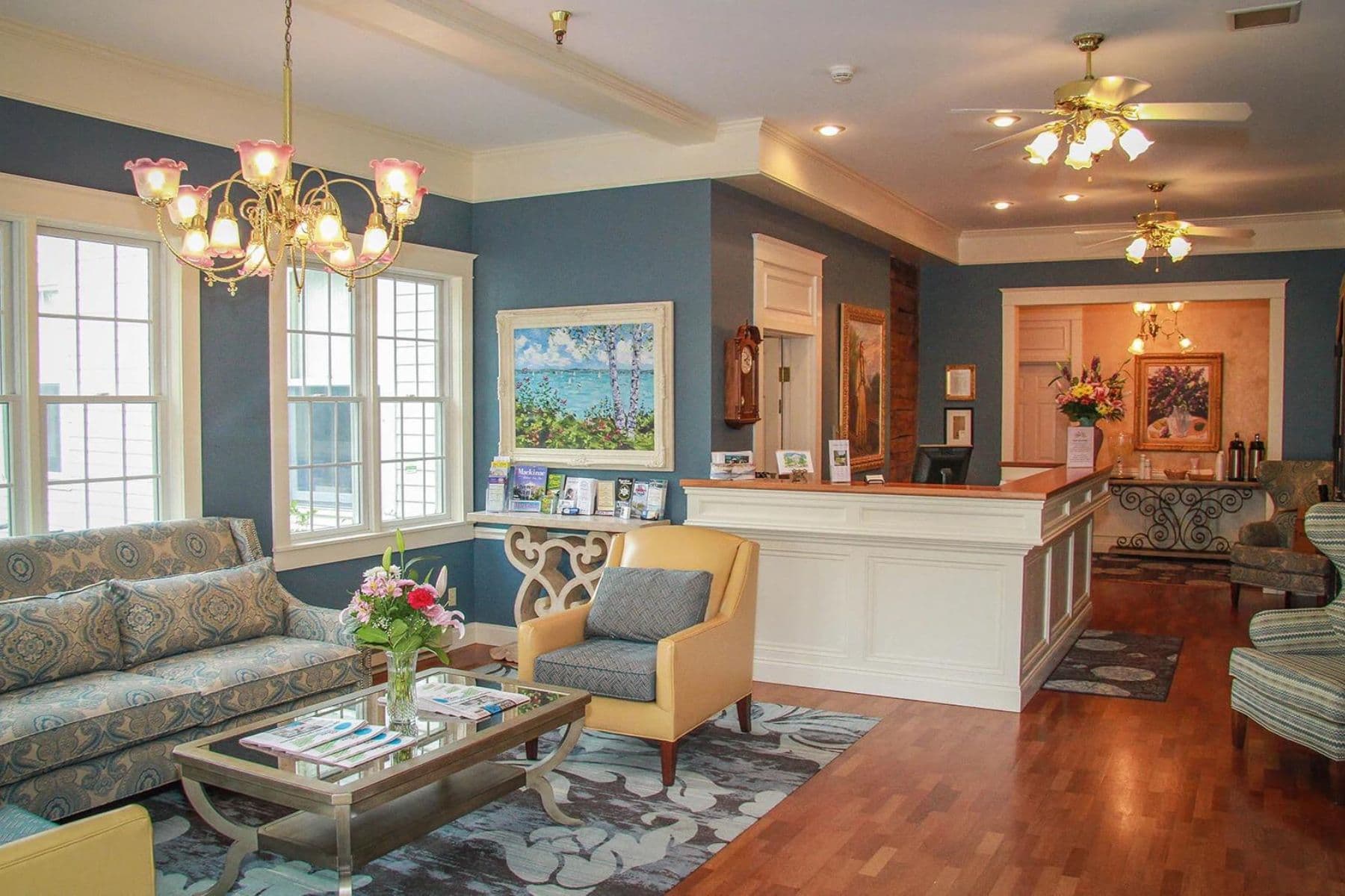 harbour-view-inn-living-room
