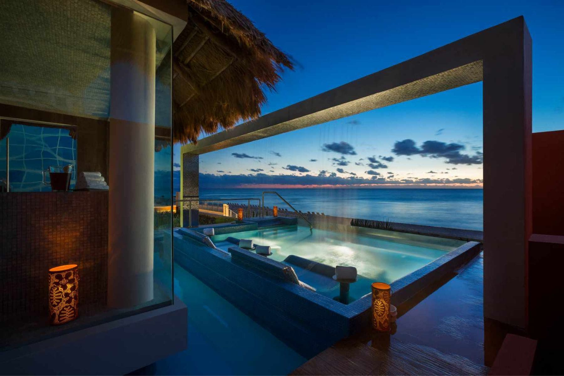 hard-rock-hotel-cancun-night