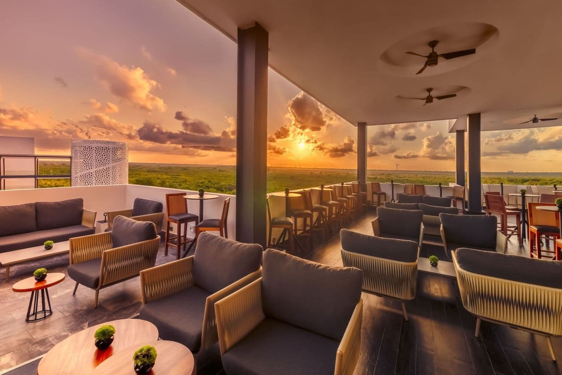 haven-riviera-cancun-limes-bar