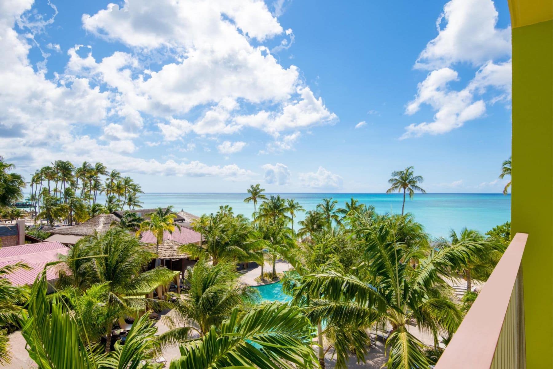 holiday-inn-resort-aruba-outside-view