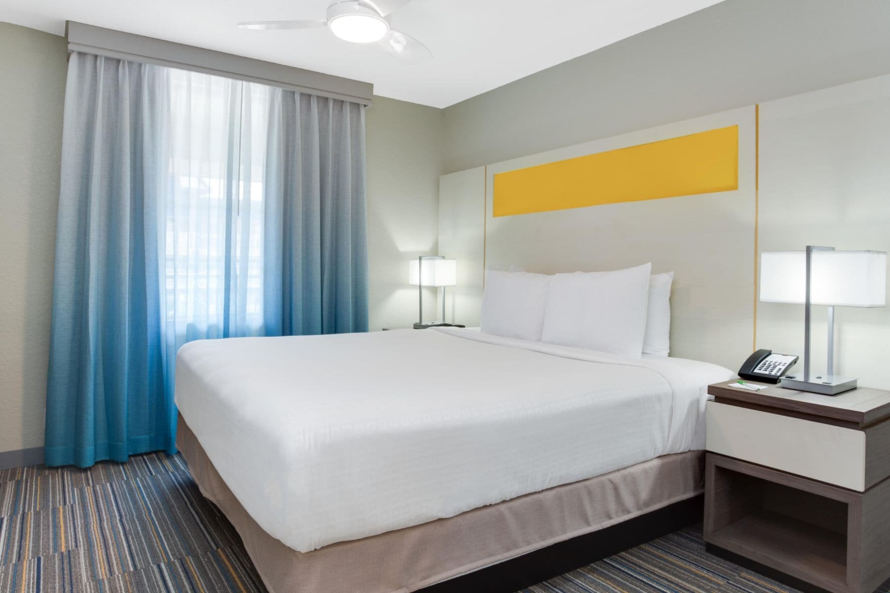 Holiday Inn Resort Orlando Suites Waterpark Bed Side