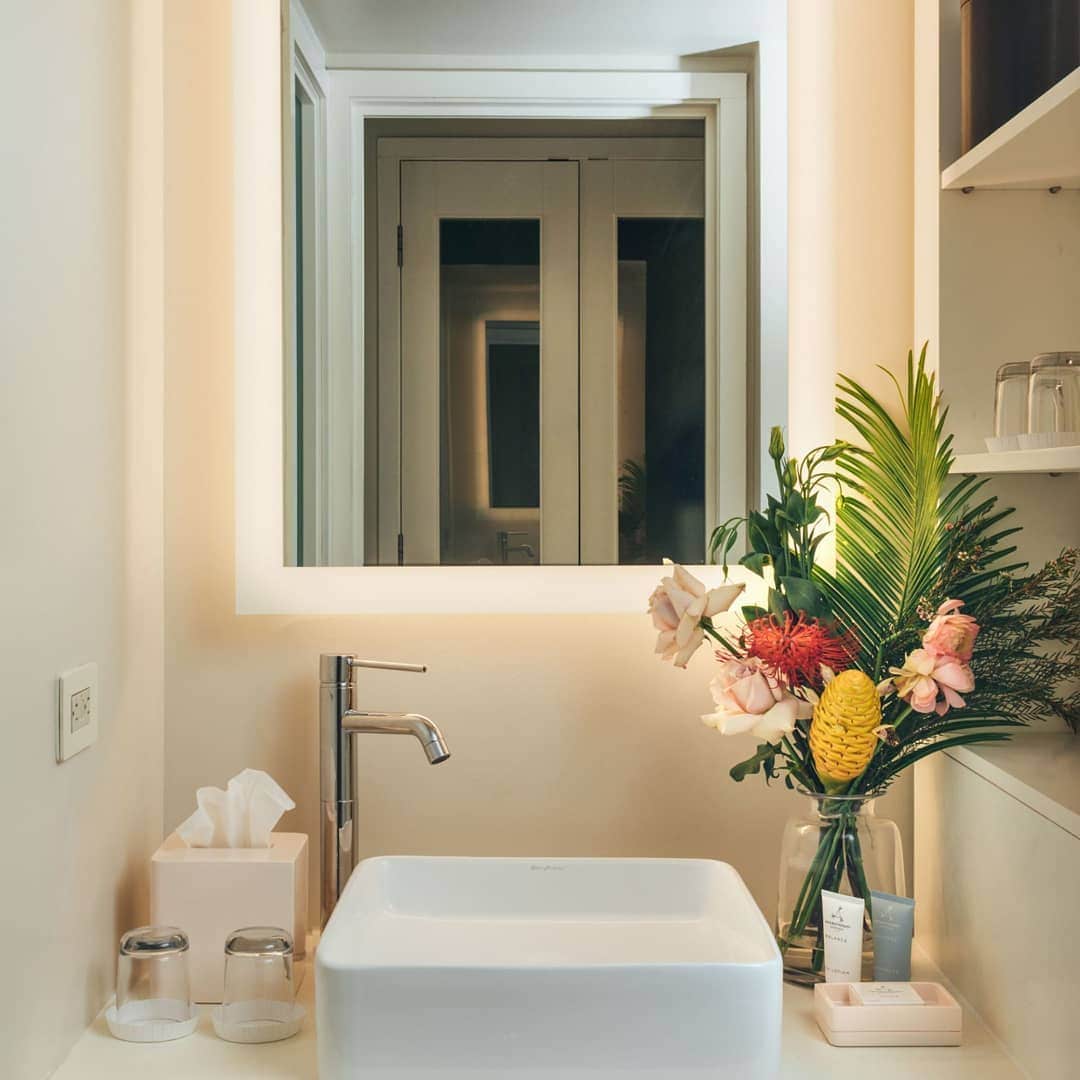 hotel-renew-oahu-bathroom