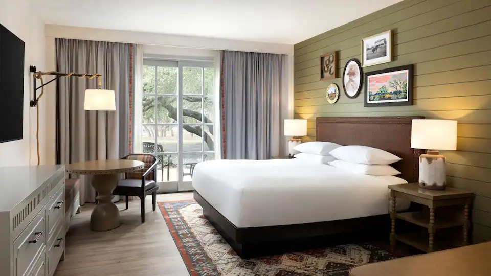 Hyatt Regency Hill King Guestroom Patio