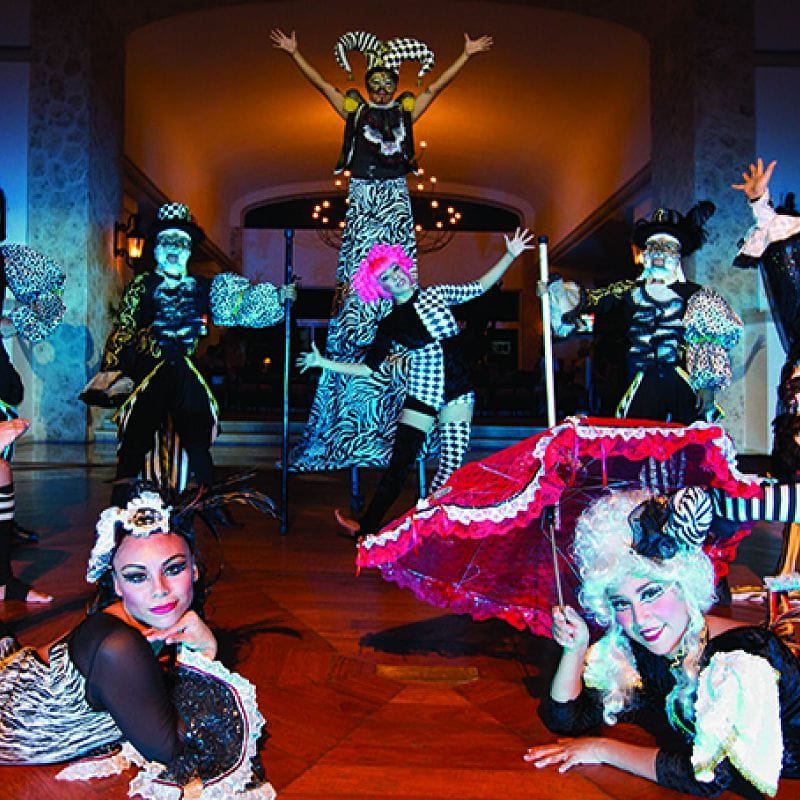 hyatt-ziva-cancun-night-entertainment