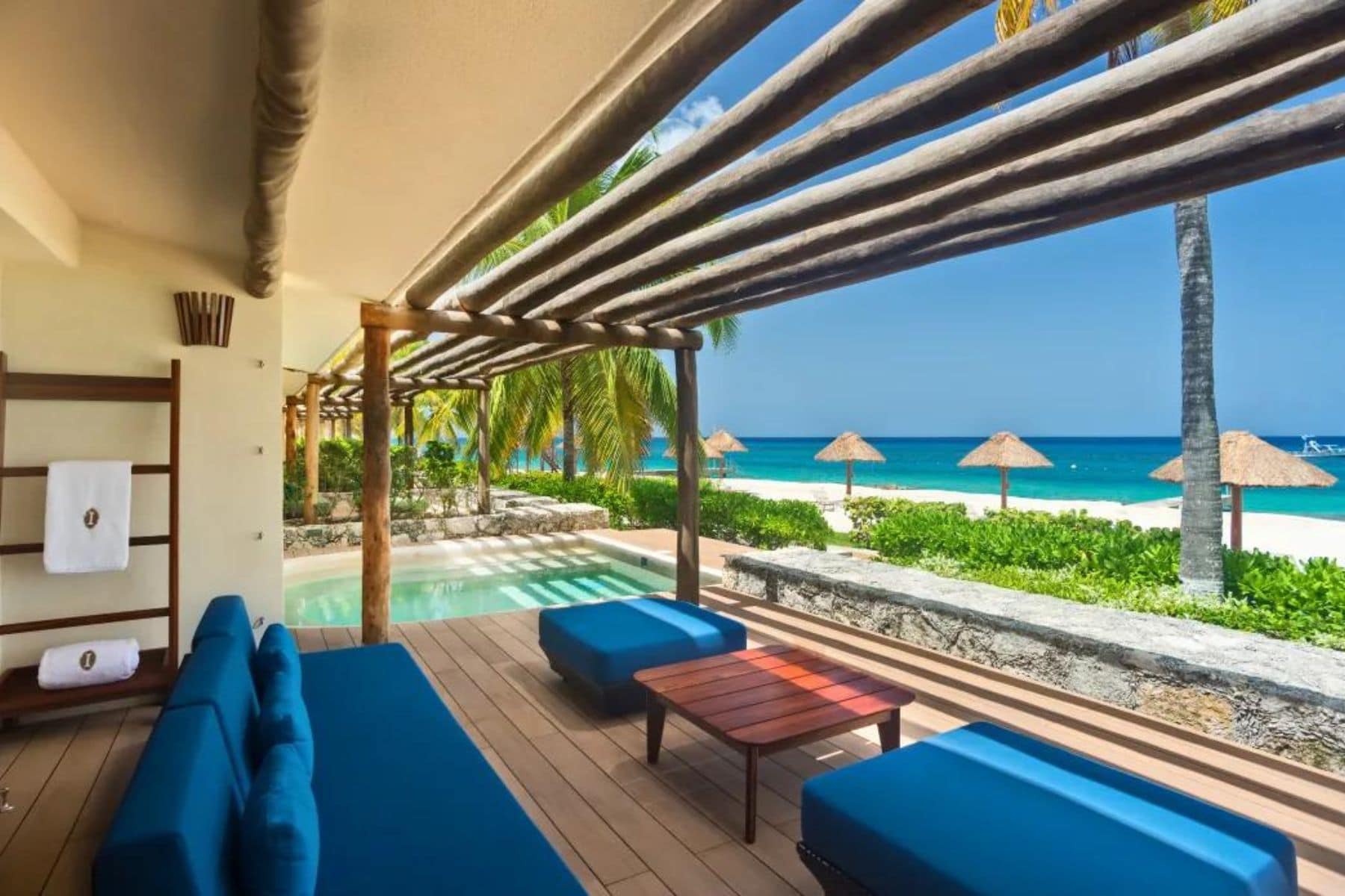 intercontinental-presidente-cozumel-sofa