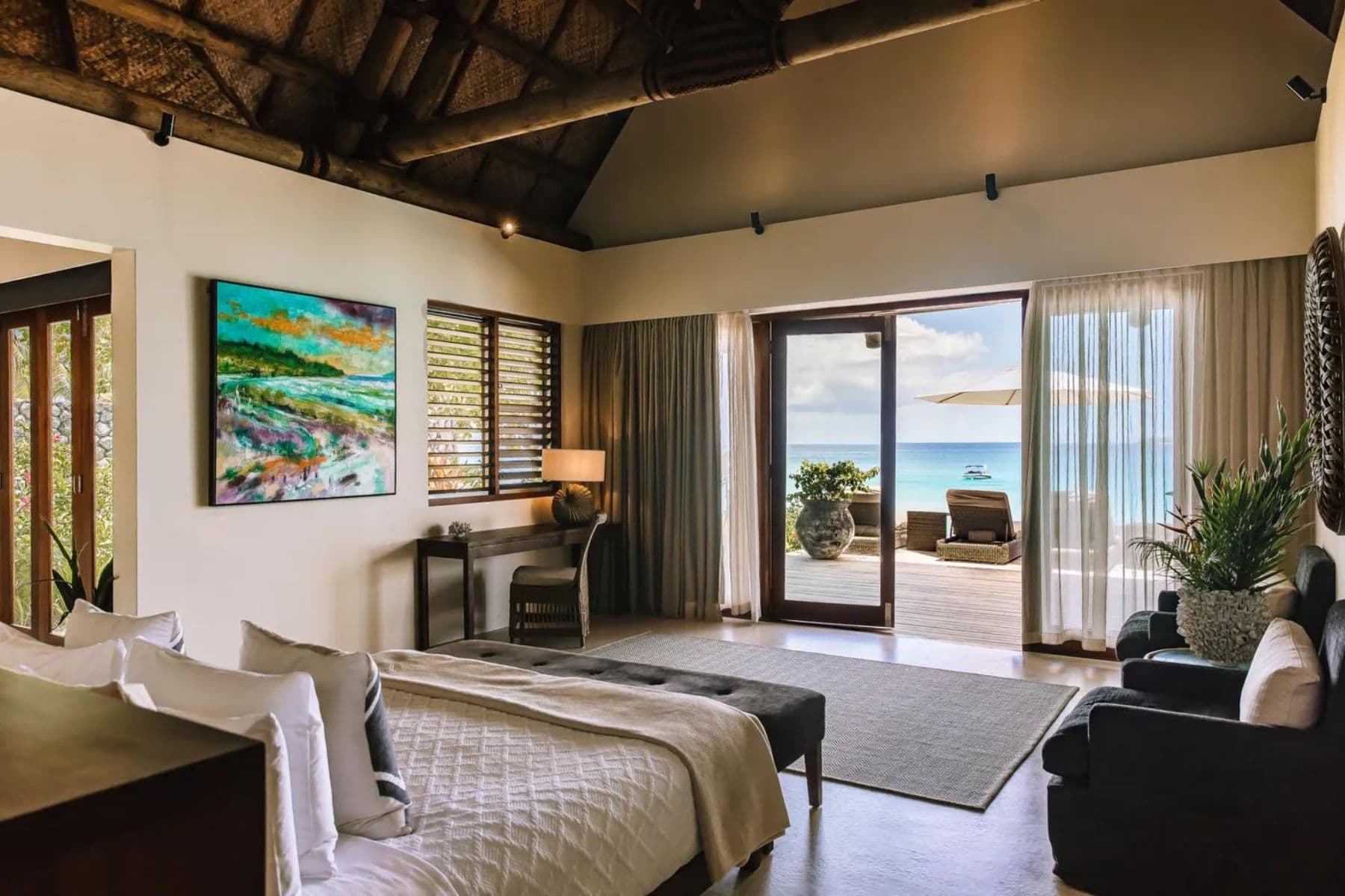 kokomo-private-island-resort-bed