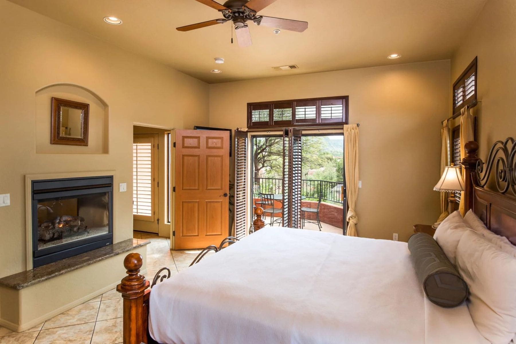 Las Posadas Of Sedona Bedside