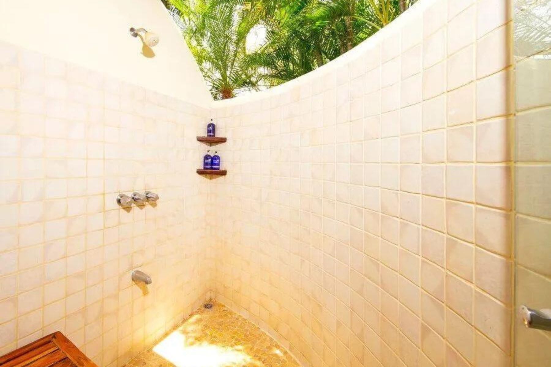 los-altos-de-eros-boutique-hotel-and-spa-shower