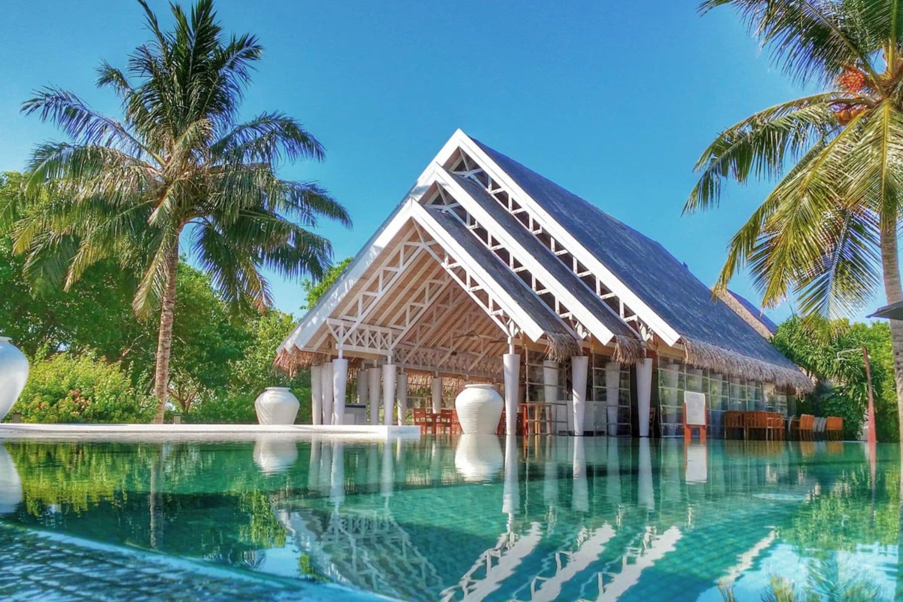 lux-south-ari-atoll-restaurant
