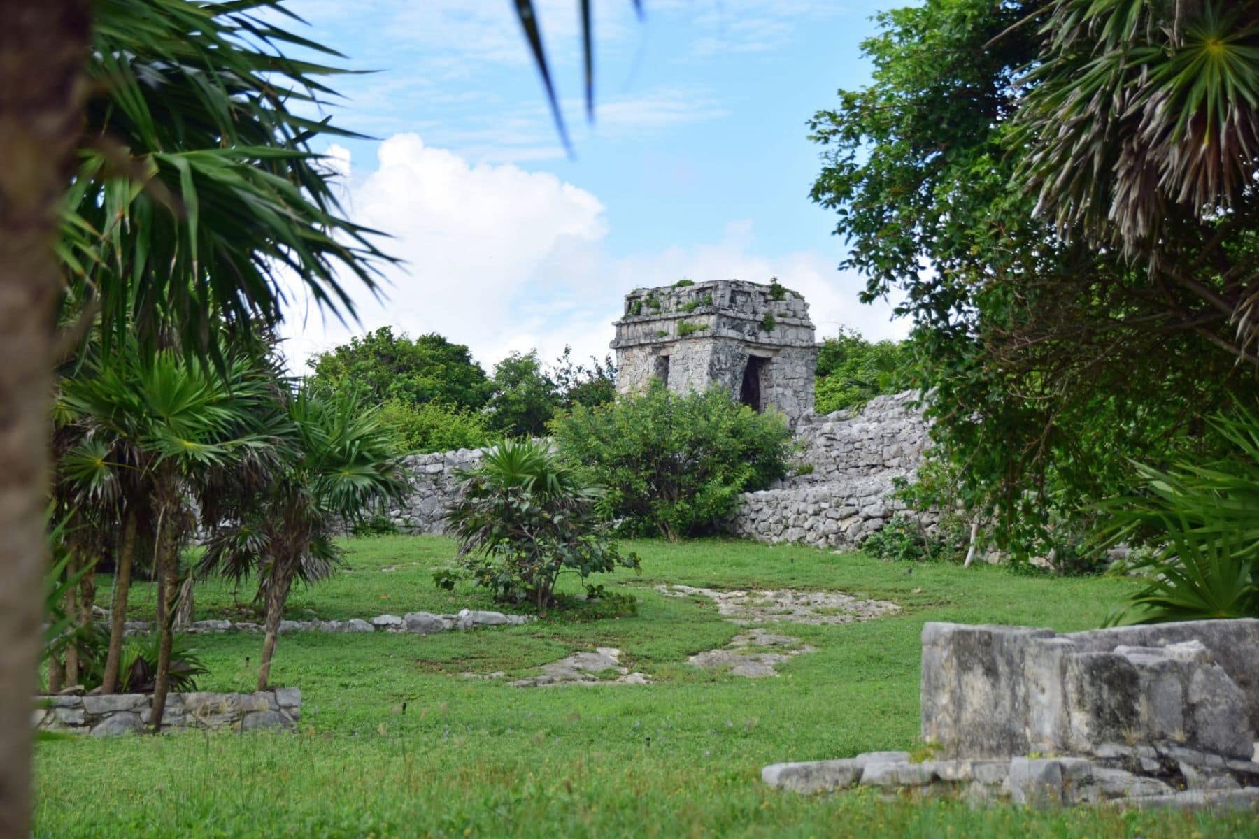 mahekal-beach-resort-ruins