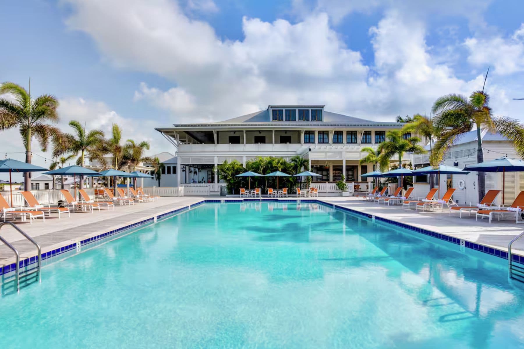 mahogany-bay-resort-and-beach-club-curio-collection-by-hilton-infinity-pool