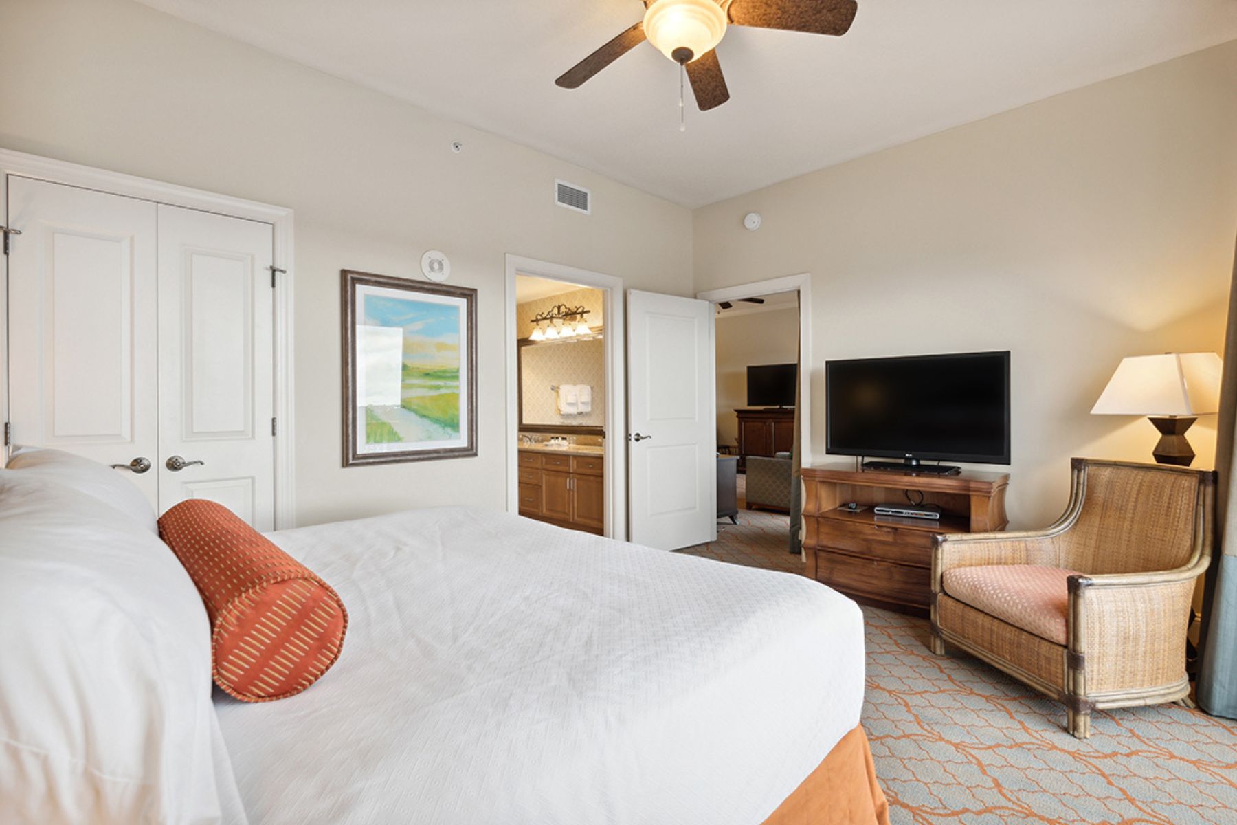 marina-inn-at-grande-dunes-bed-view