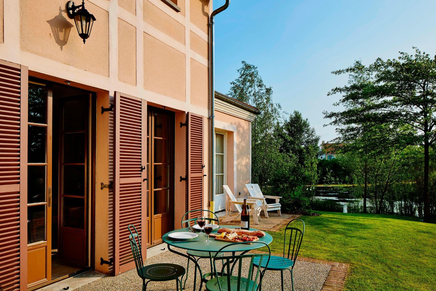 marriotts-village-d-Ile-de-france-terrace