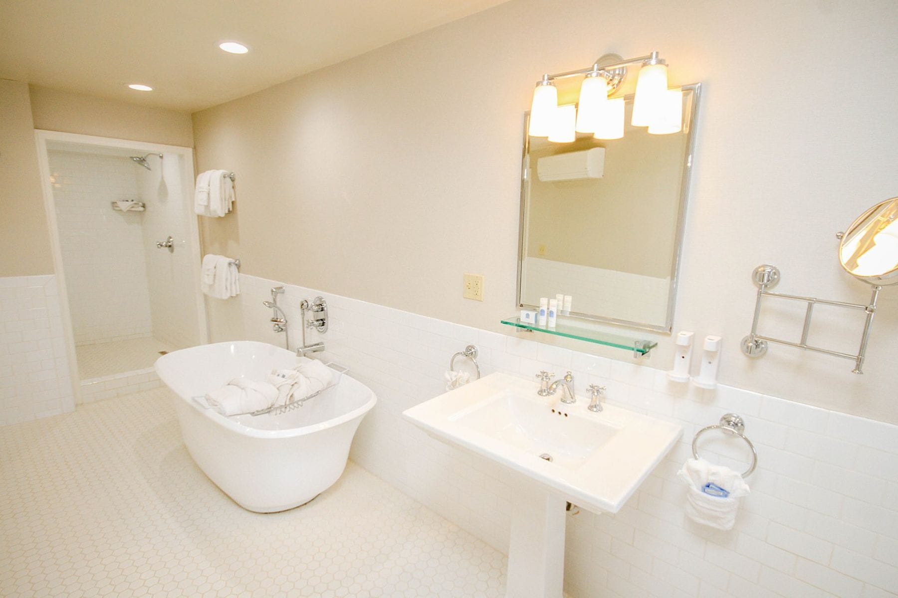 mission-point-resort-tub